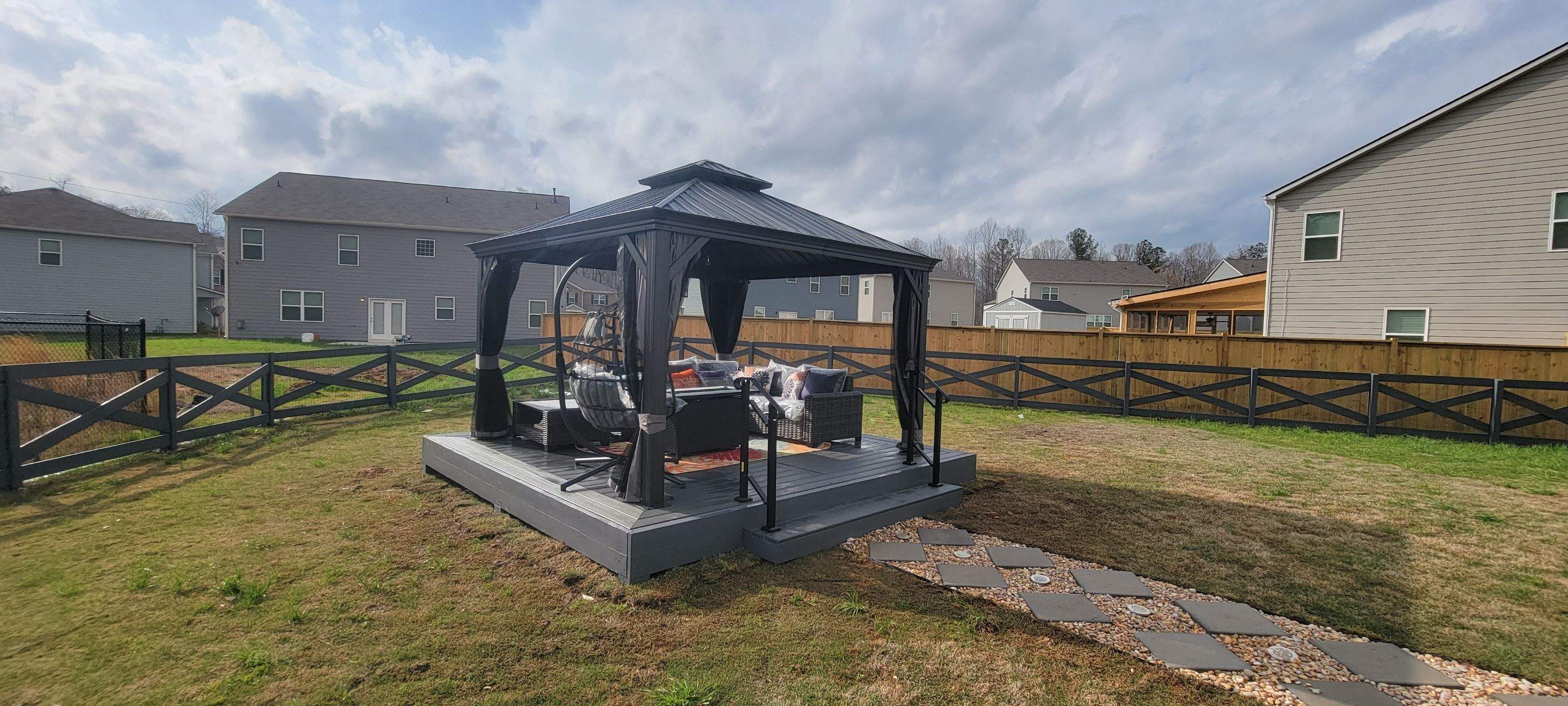 Exterior Gazebo by Ajayi Design and Construction 