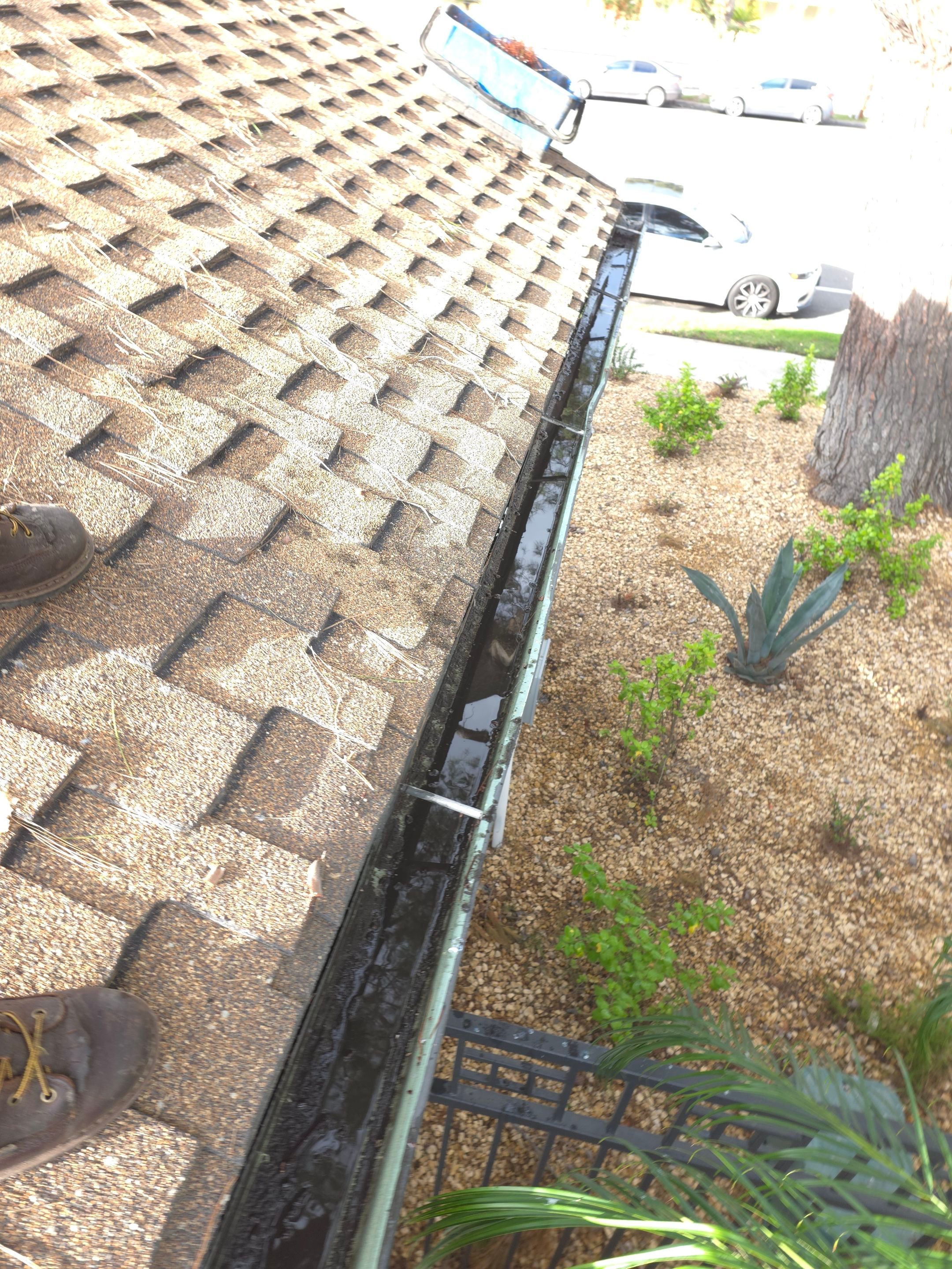 Commercial gutter cleaning Irvine & Newport Beach after photo with clean gutters