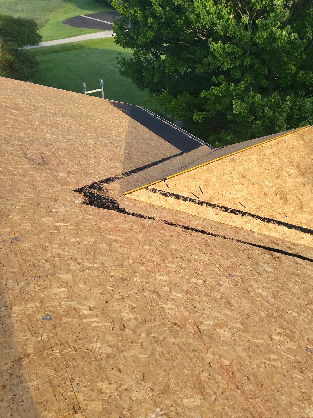 Atlas Pinnacle, Color: Weathered Wood, Drip Edge, Color: Royal Brown by Eagle Eye Roofing