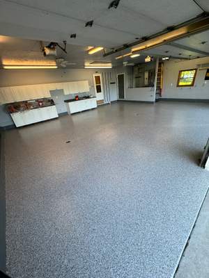 Creekbed Garage Lostant