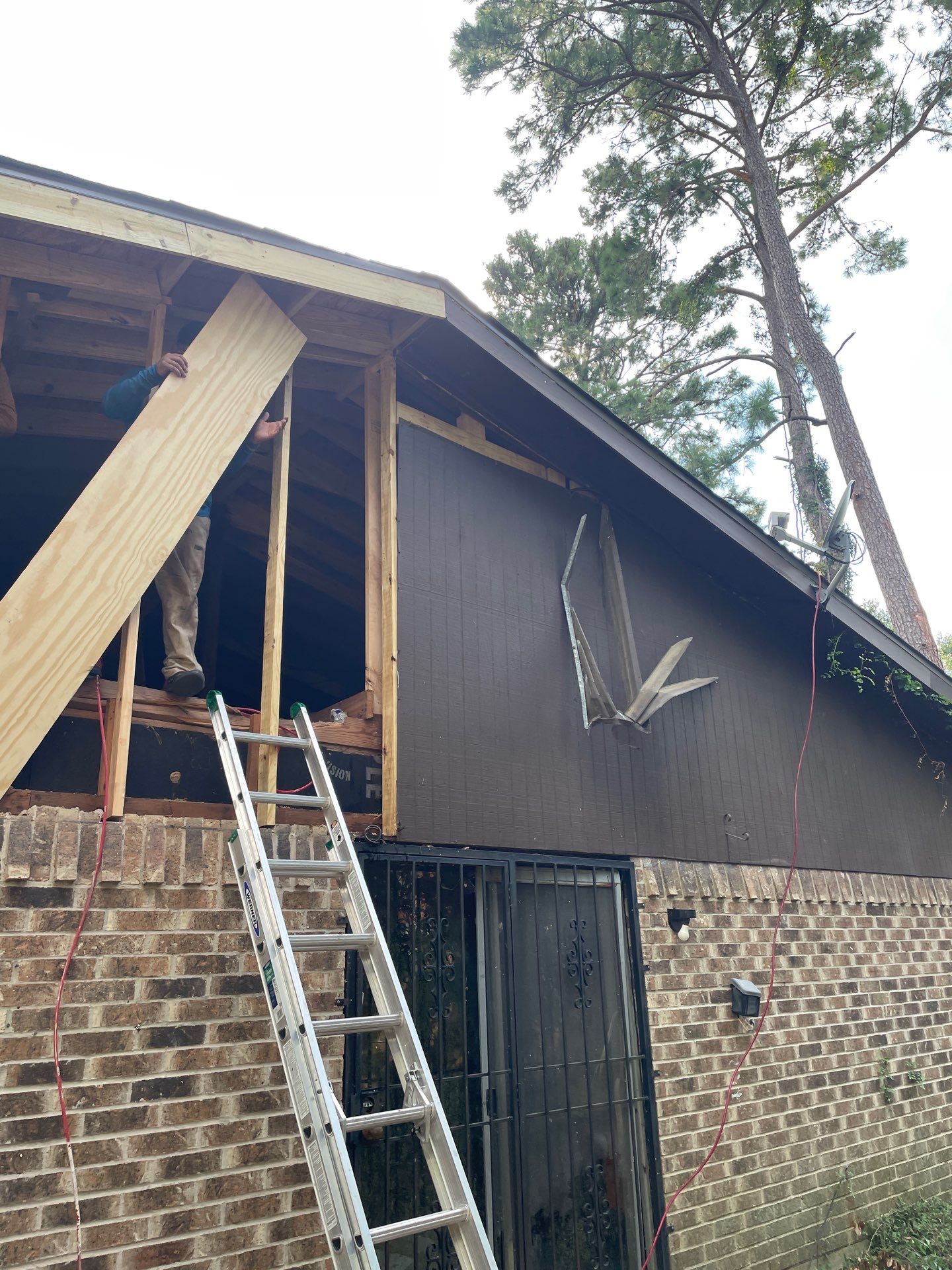 Residential Roofing Installation using Owen's Corning Duration (Lifetime) Shingles by Roof Repair Company
