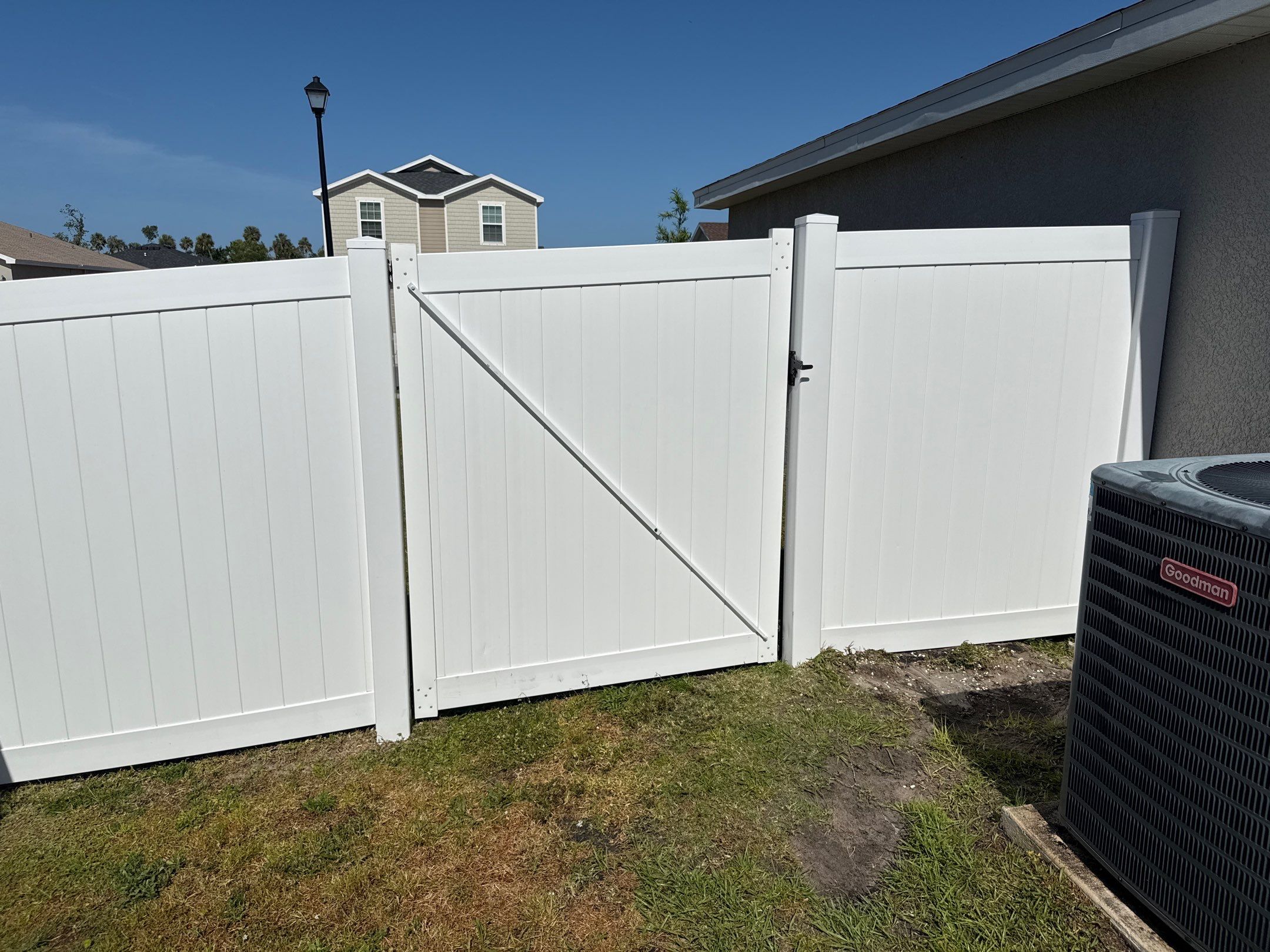 Vinyl Fence Cleaning | Jackson Crossing Community | Palmetto, FL by Sunshine AquaWash