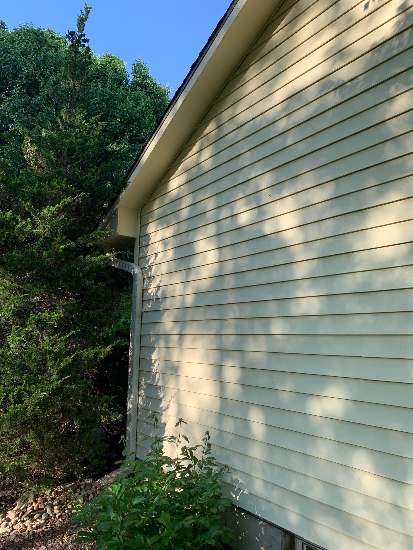 New Craneboard Siding on this Platte City, Mo home  by EEC  Windows, Siding & Roofing 