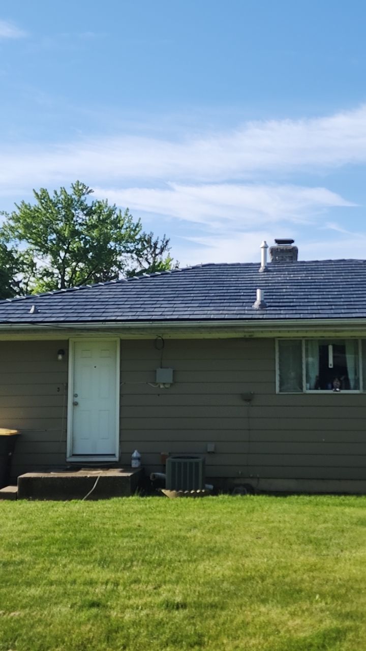 Residential Roofing Installation using Vic West Nothridge Slate by 4Ever Metal Roofing
