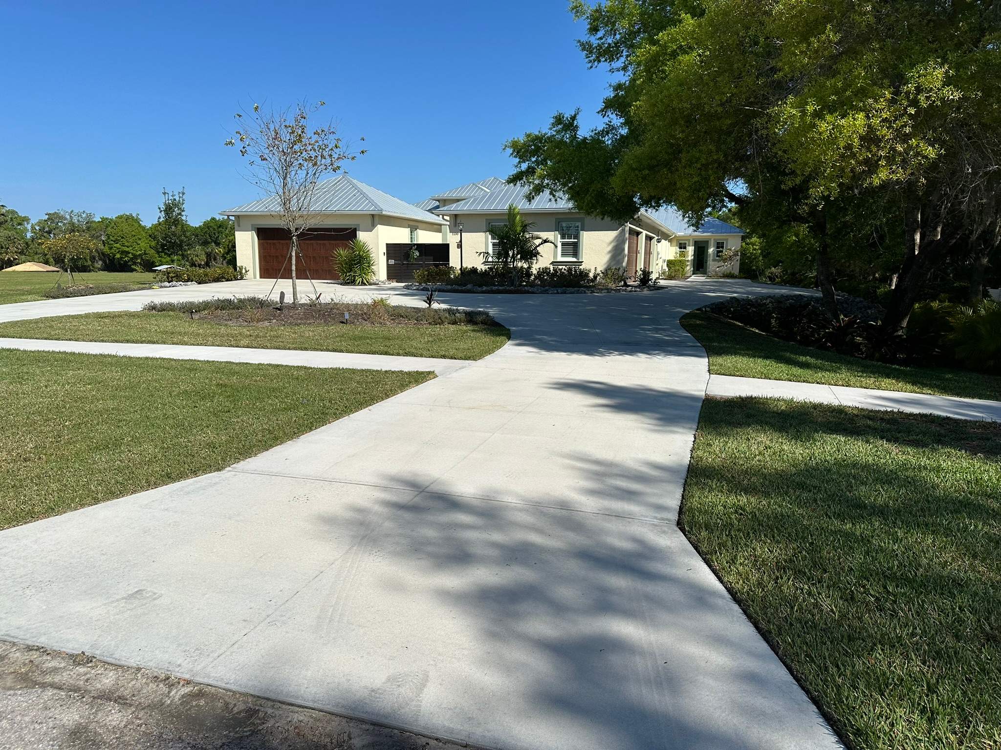 🏡 Large Concrete Driveway & Sidewalk Cleaning – Winding River Community, Bradenton, FL by Sunshine AquaWash