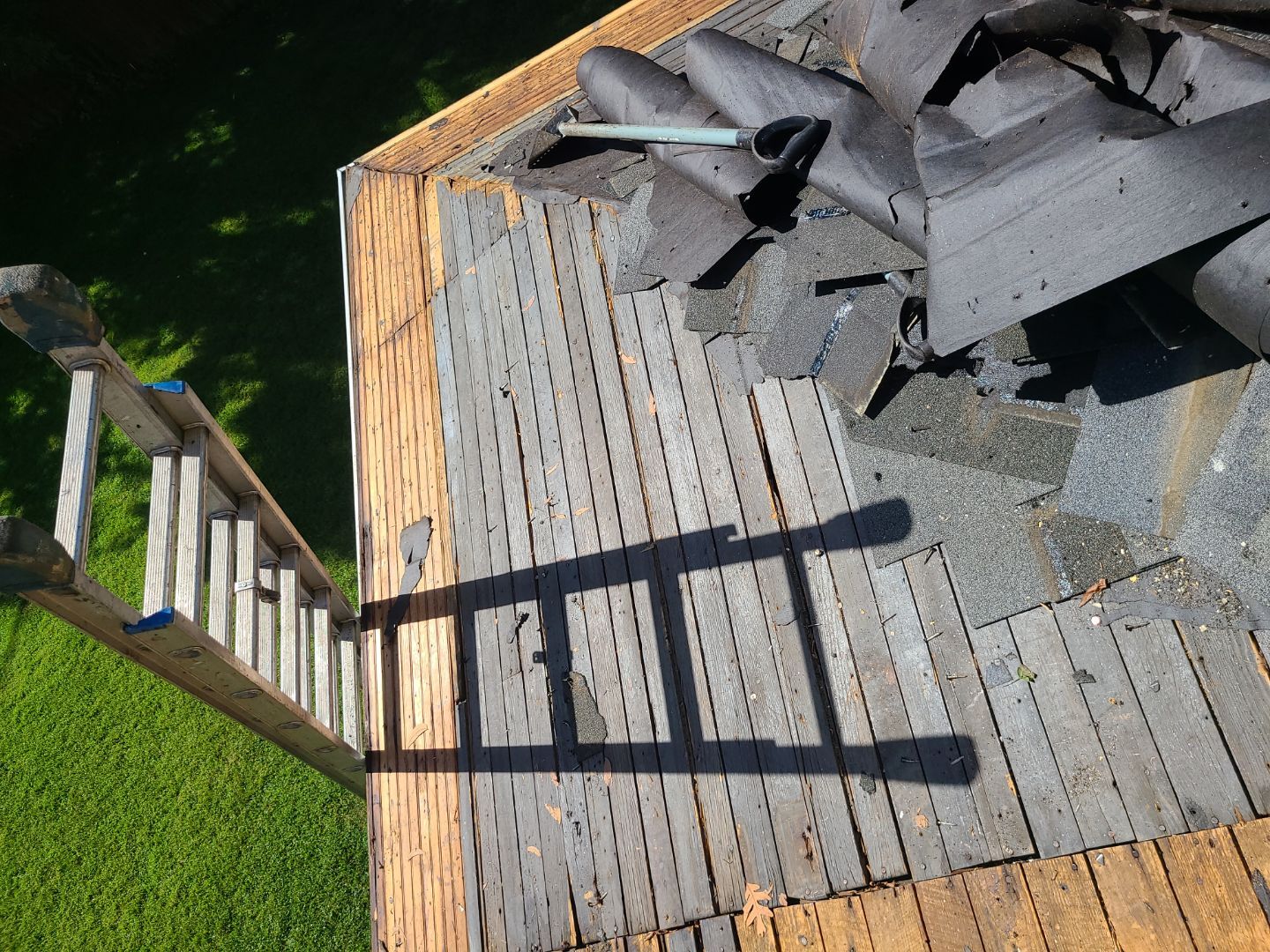 Arlington: CertainTeed Landmark Designer Shingles in Moire Black by RM Banning, Inc.