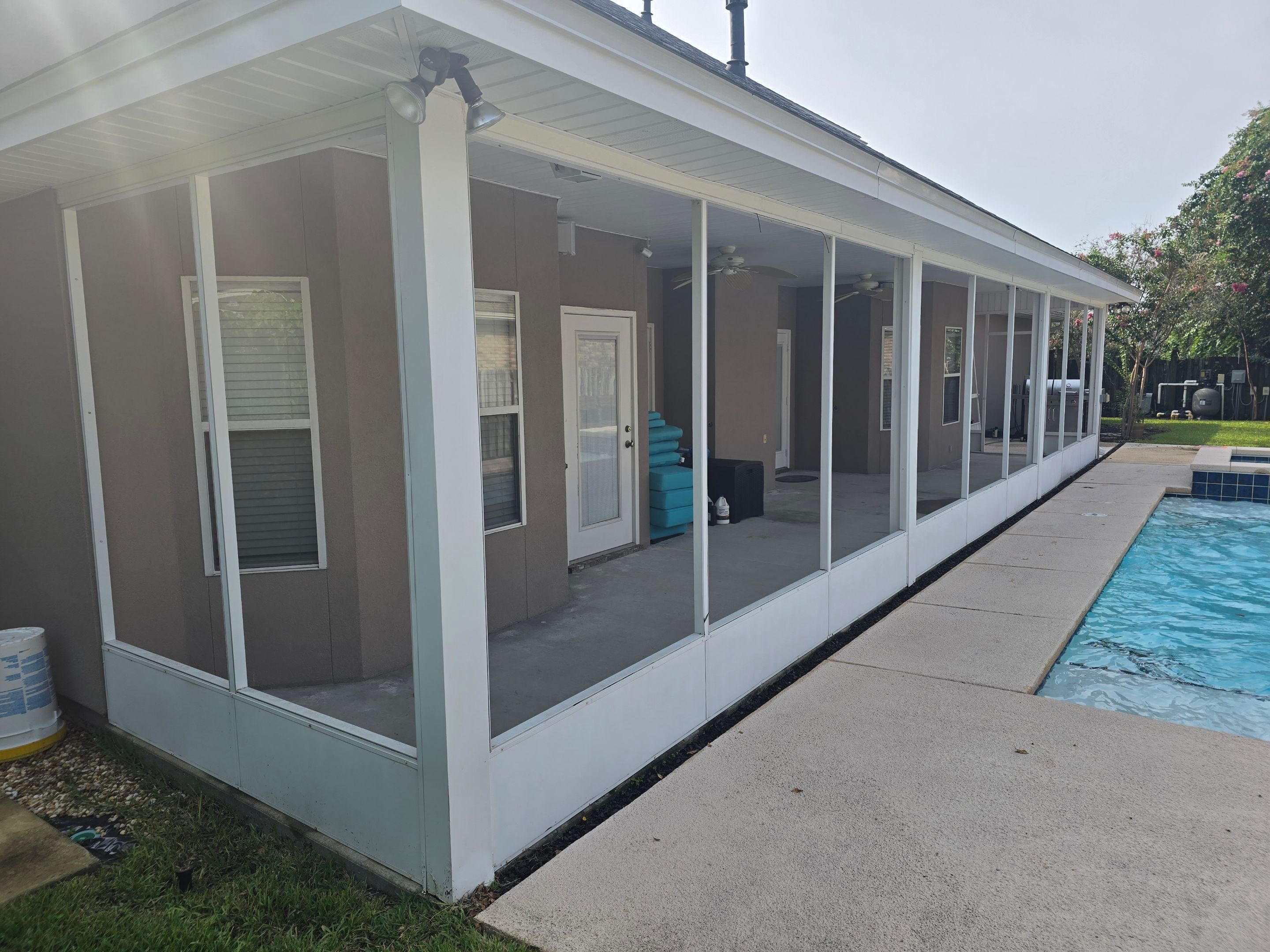 Poolside Glass Under in Fort Walton Beach by Titan Sunrooms