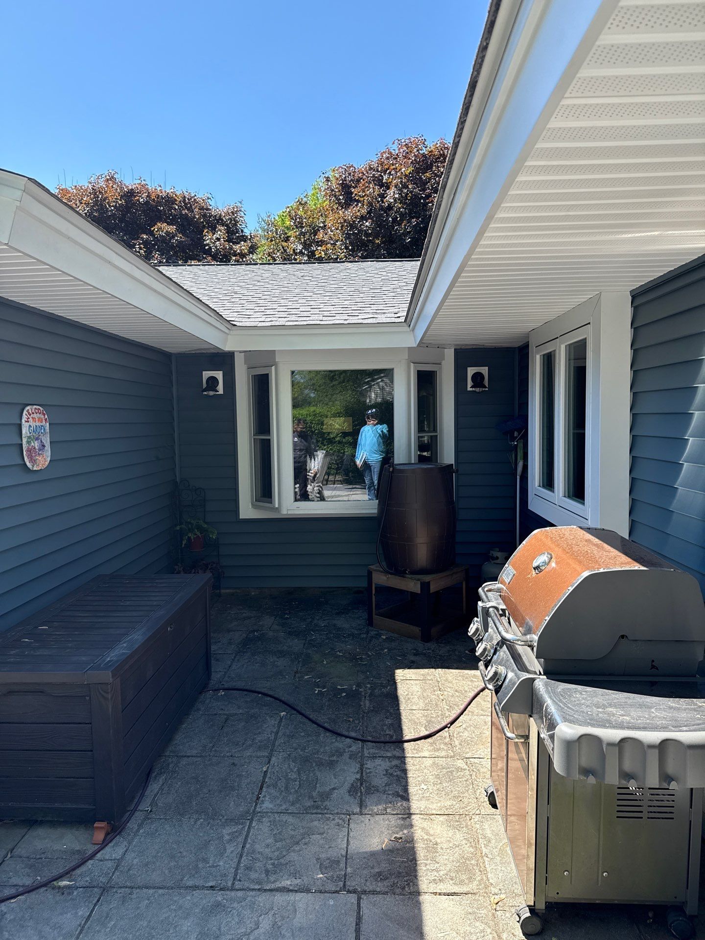 Vinyl Siding Transformation – Pacific Blue by Mighty Dog Roofing of Greater Middlesex County