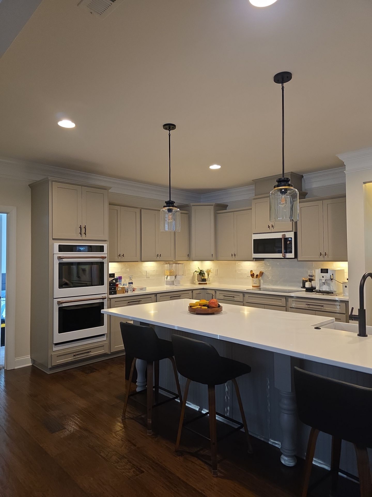 From Dated to Dazzling: A Bright Kitchen Transformation in Holly Springs by Elite Remodeling and Design LLC