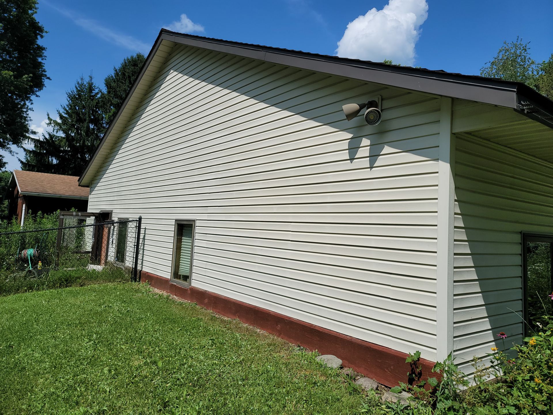 Red Cedar Siding, Color, Mountain Ash by Eagle Eye Roofing