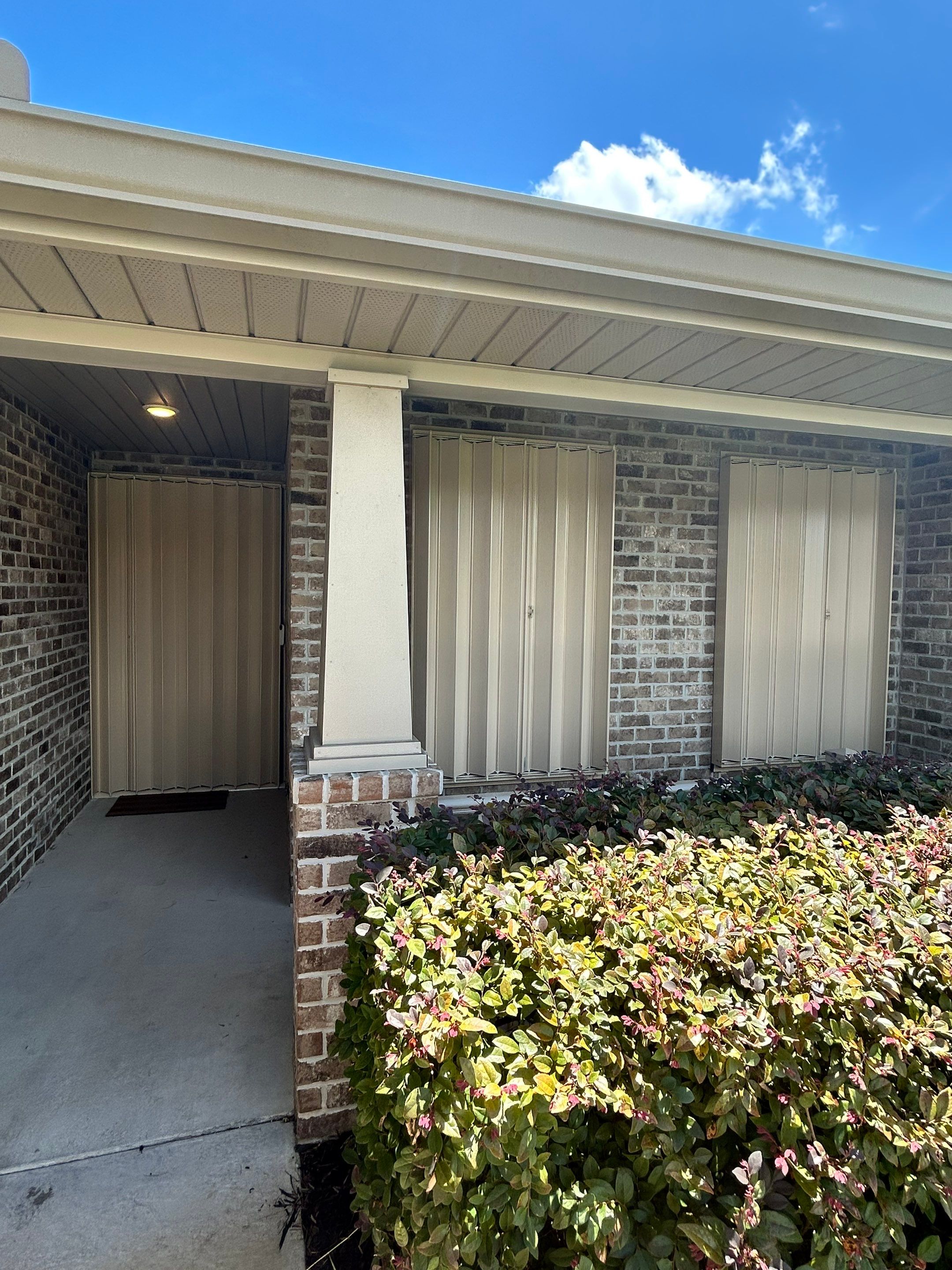 Hurricane Protection using T&C EA 6.8 Streamline Accordion by Brannan Aluminum Inc.