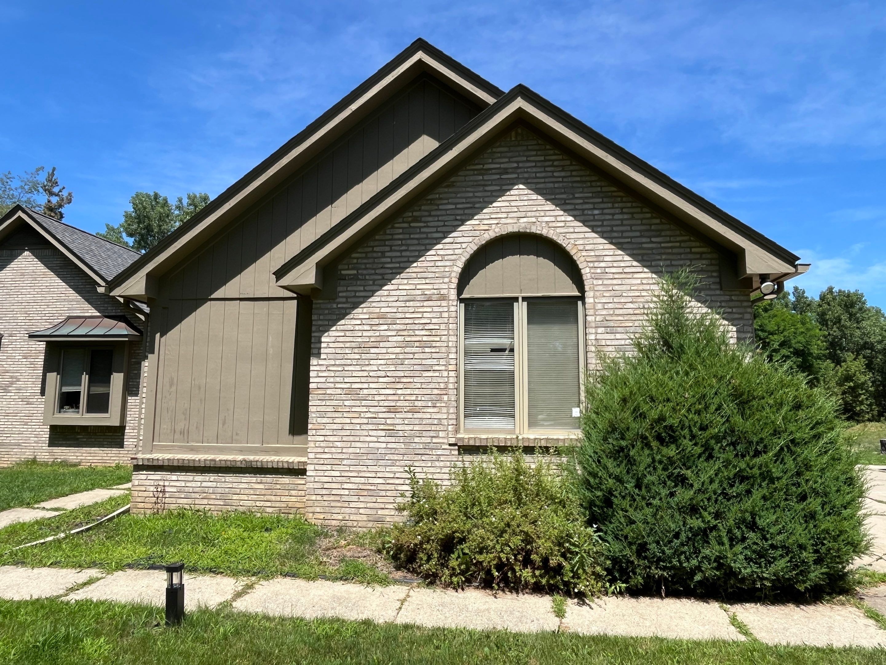 Siding Replacement using Alside Charter Oak D4.5" Laguna Blue by 180 Contractors