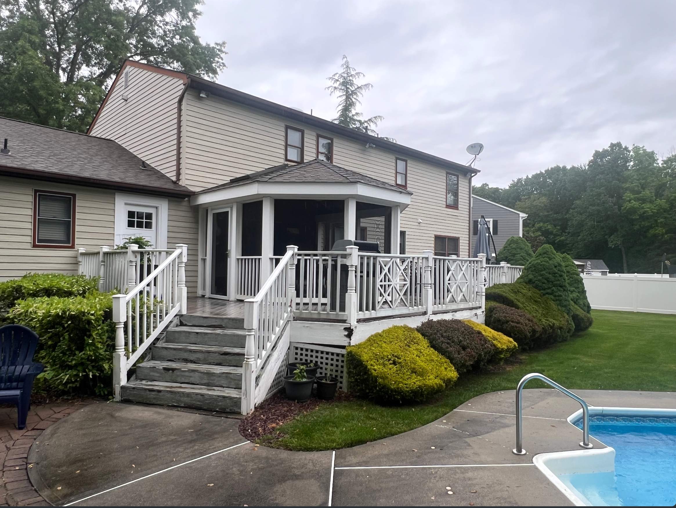 Deck Resurface and screen room remodel in Freehold Township by deck guardian