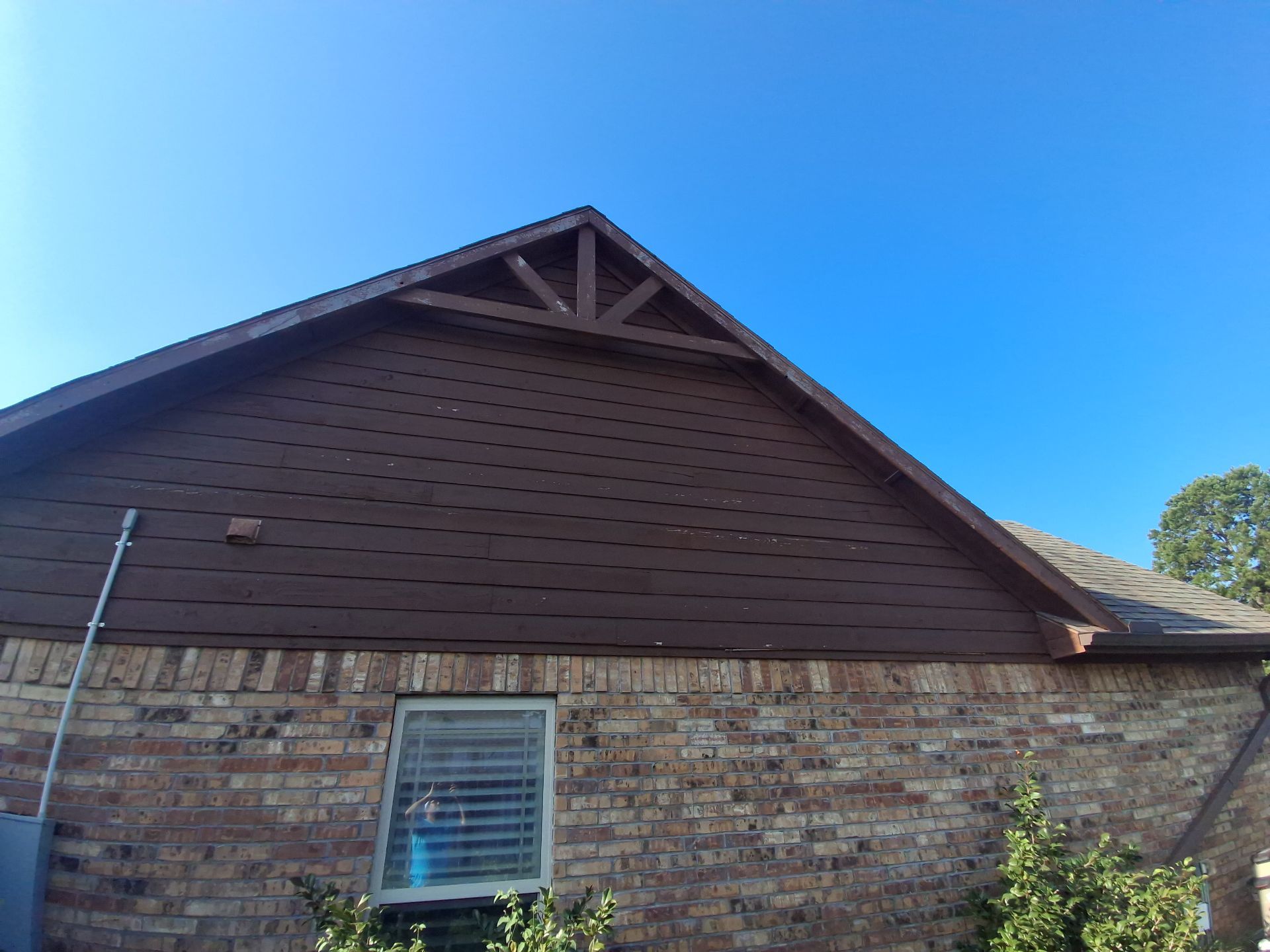 From Dated Brown to Modern Contrast: A Mineola Exterior Transformation by Quality Coats Painting