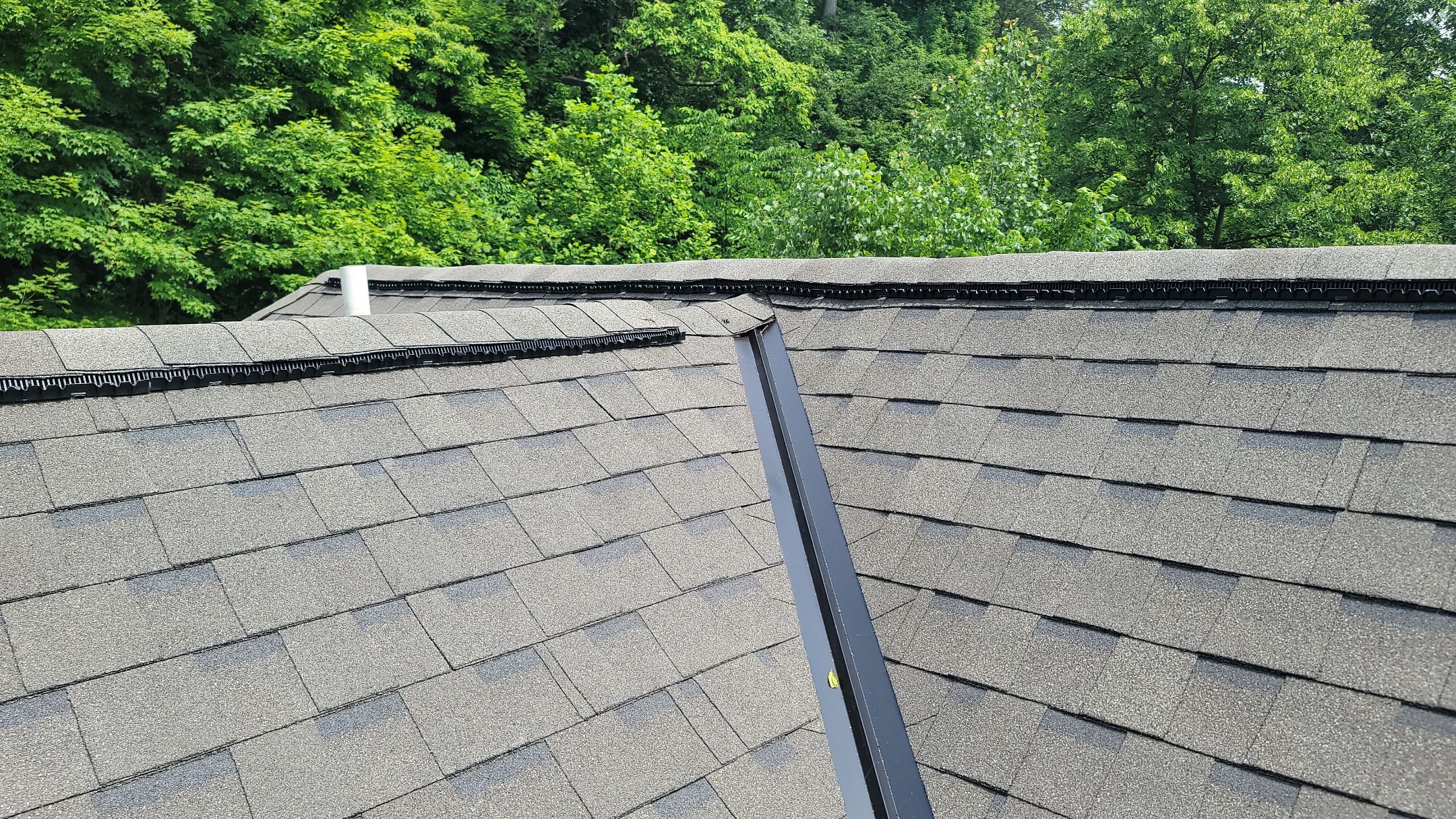 ATLAS PINNACLE HP W/SCOTCHGARD COLOR: WEATHERED WOOD by Eagle Eye Roofing