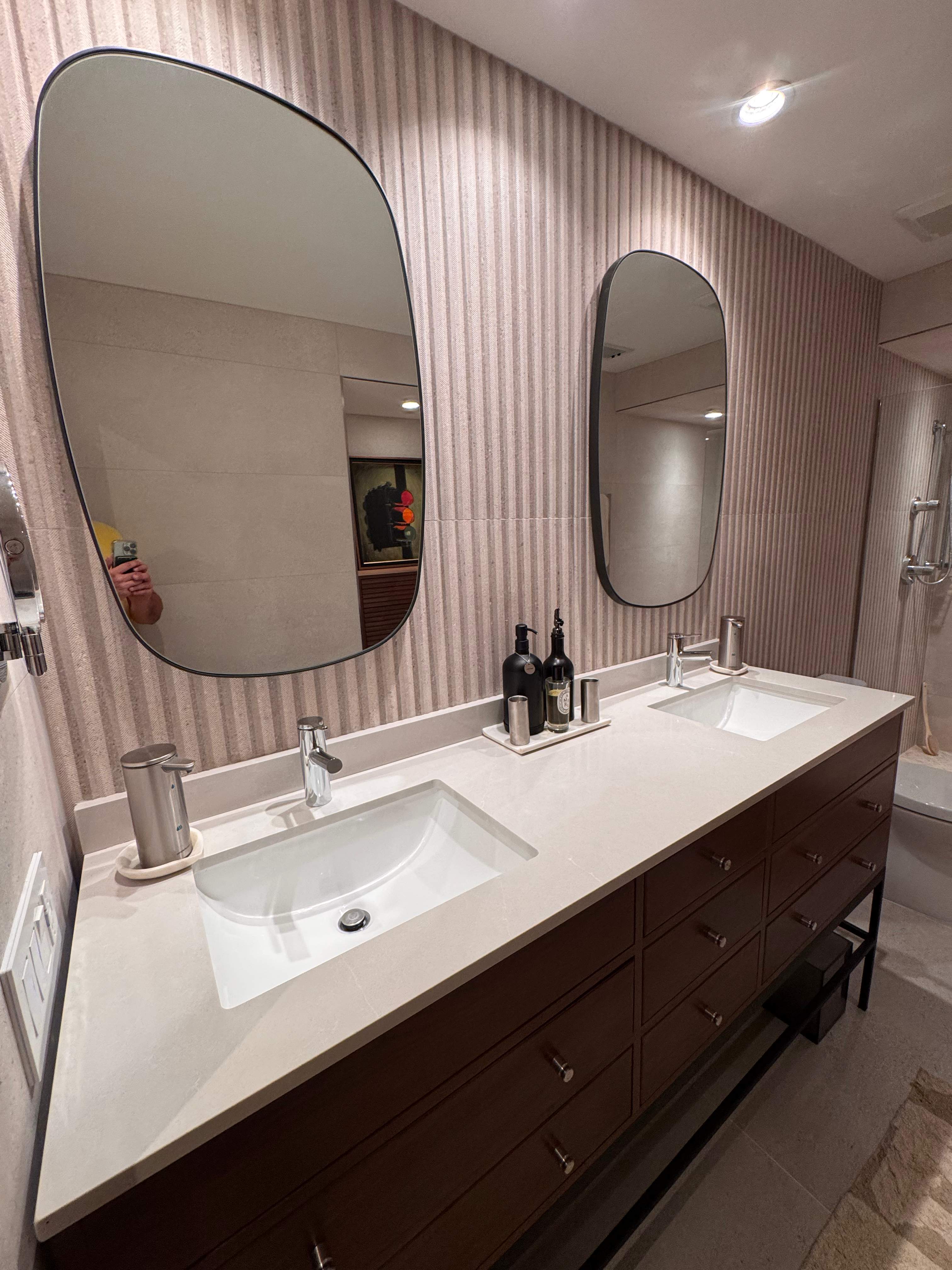 Two bathrooms renovation by Prudencio