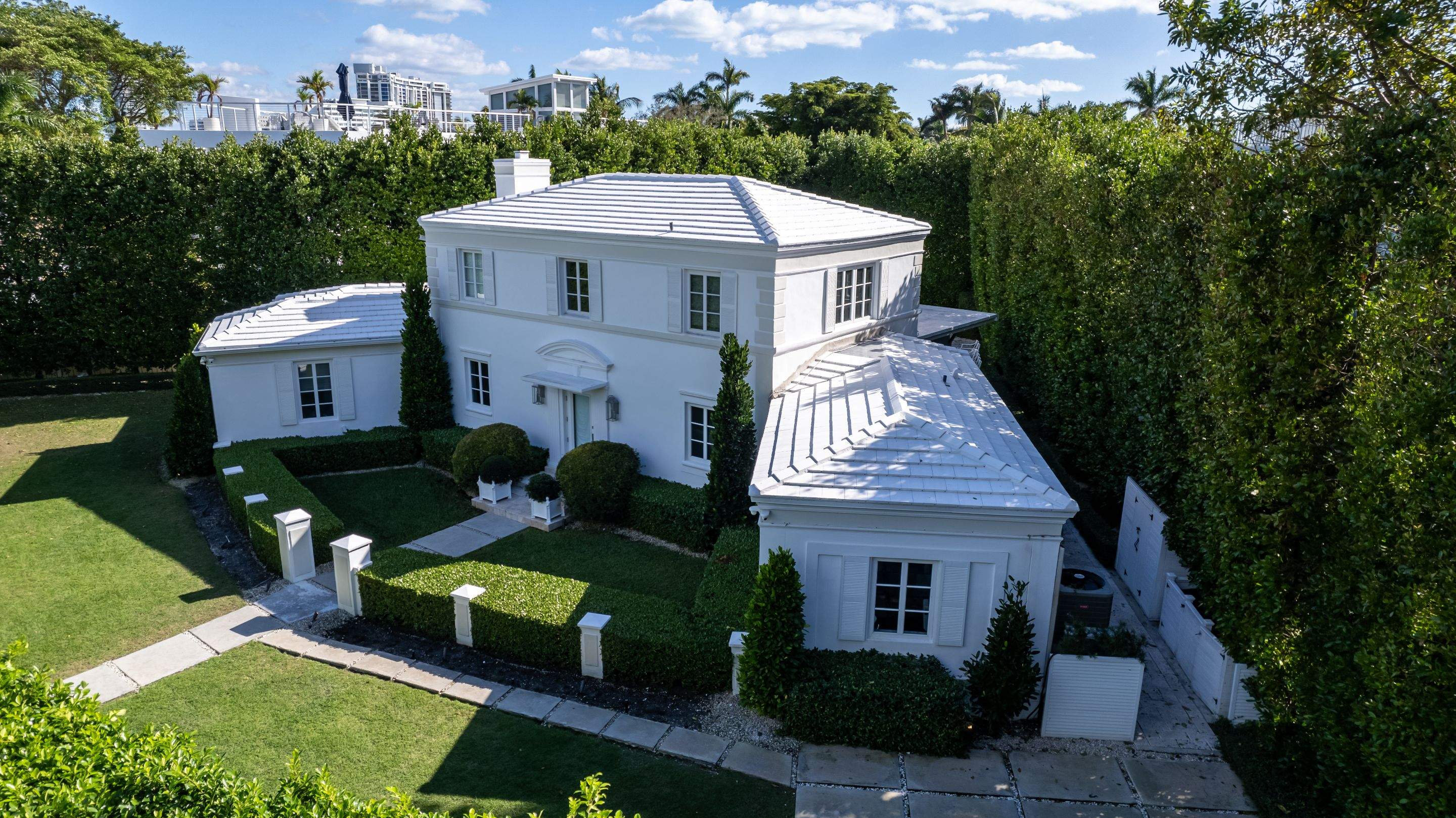 Crown - Windsor Slate - Polar White by Istueta Roofing