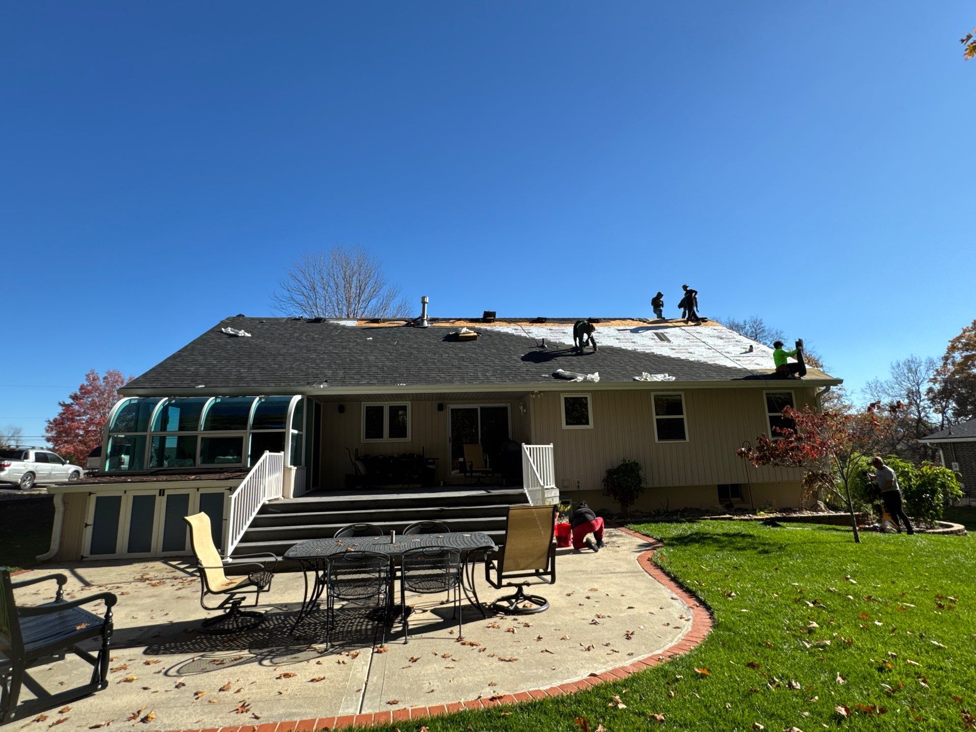 Had a storm and now a new roof! by EEC  Windows, Siding & Roofing 
