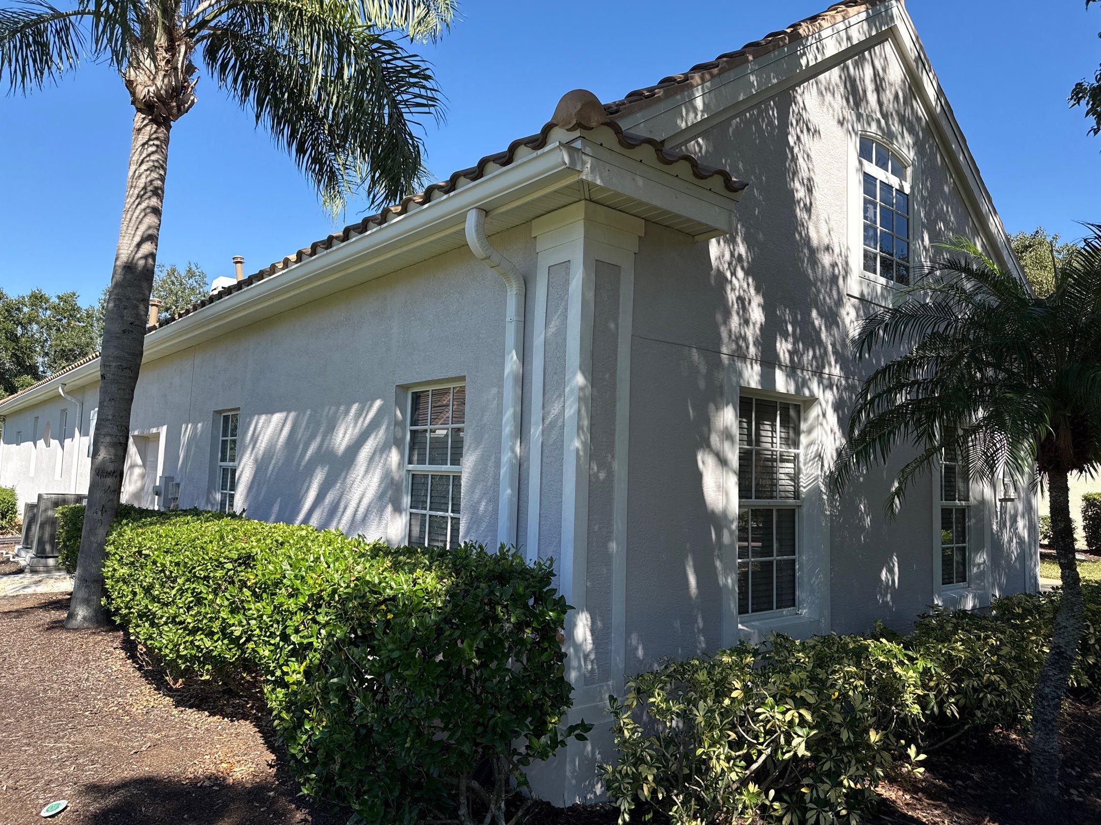 House Wash, Pool Deck & Screen Enclosure Cleaning | University Park, Sarasota FL by Sunshine AquaWash