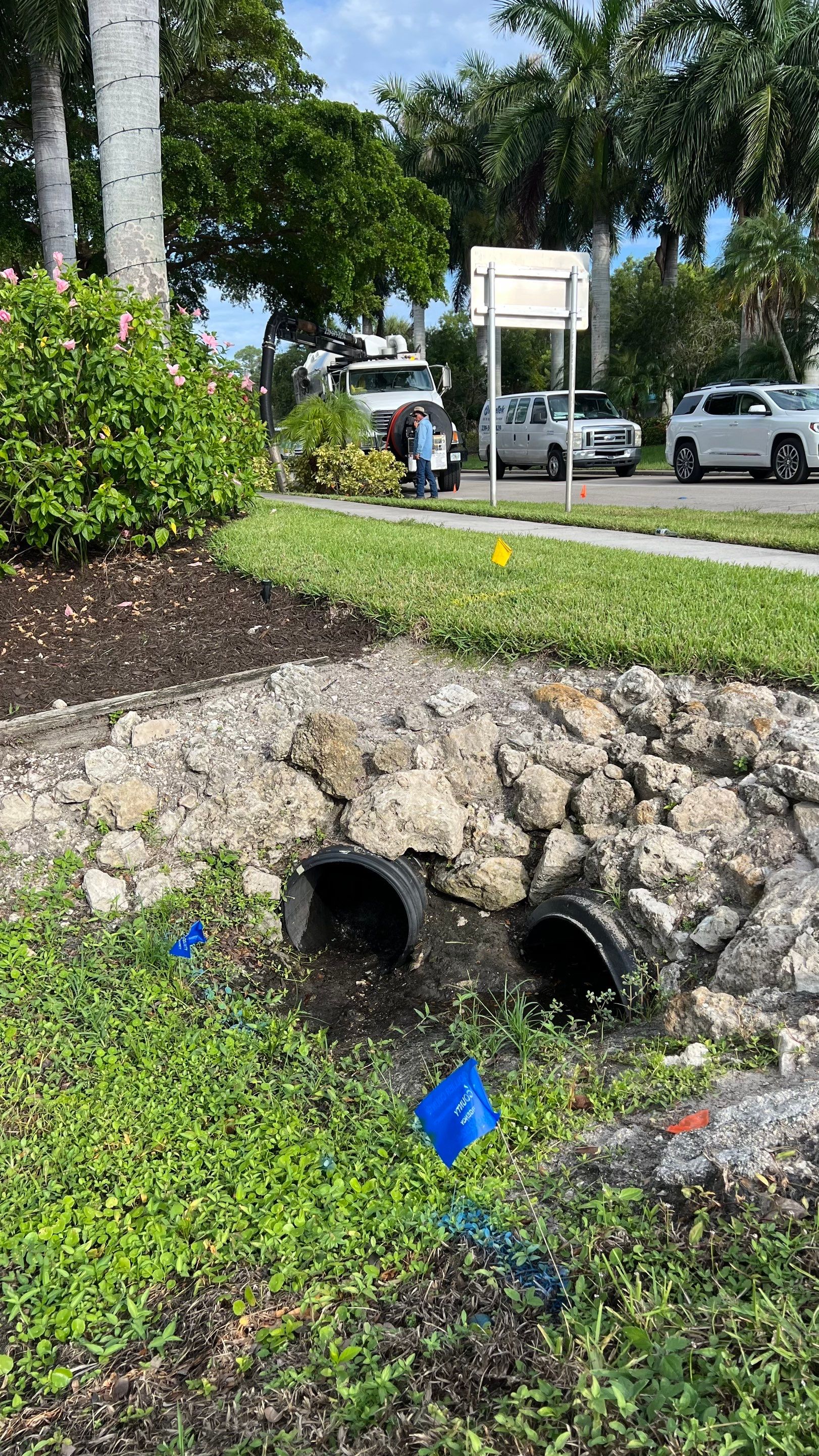 Naples Community Entry Road Stormwater System Cleaning by APS Power & Water