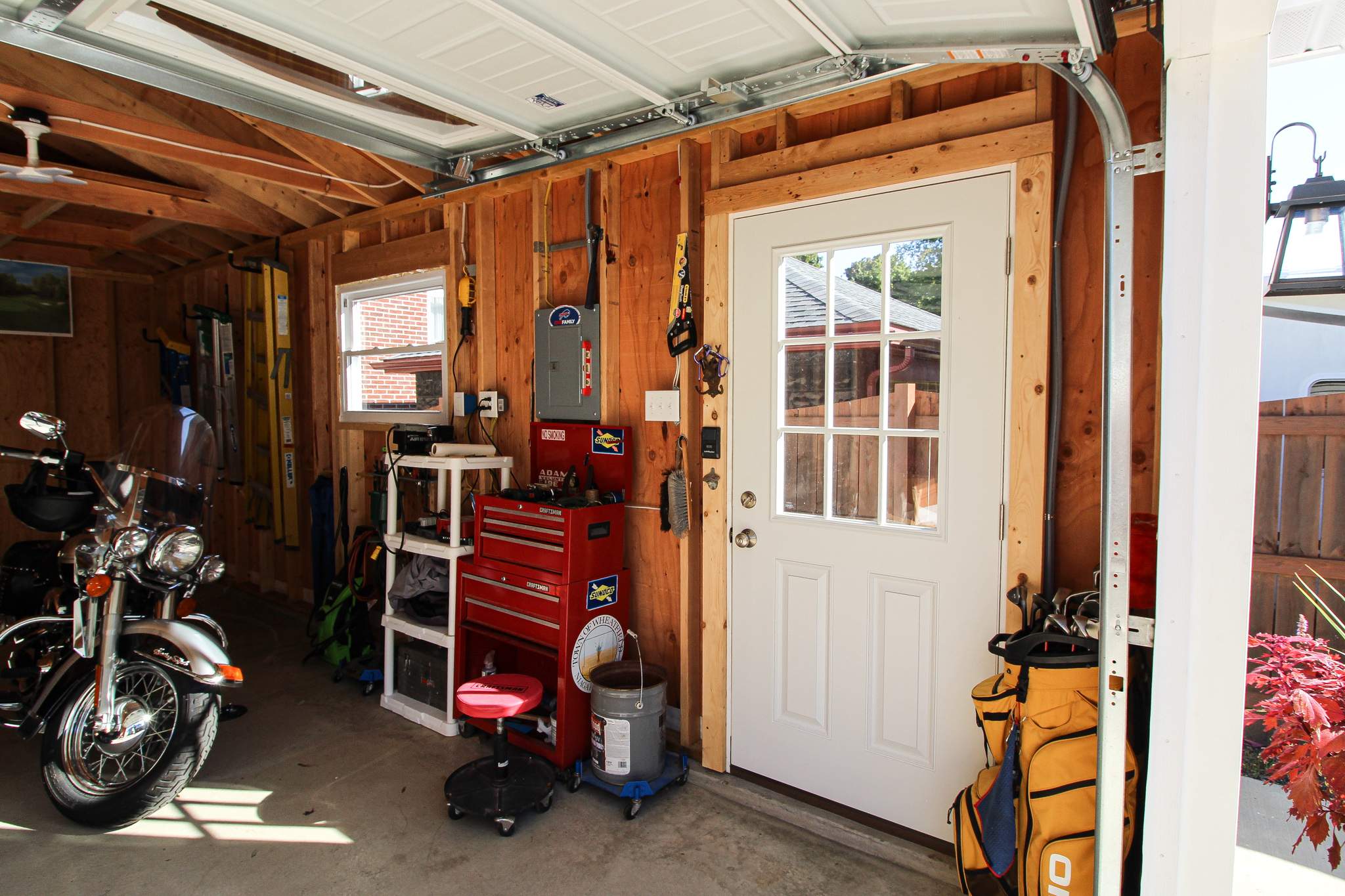 Garage by Ivy Lea Construction