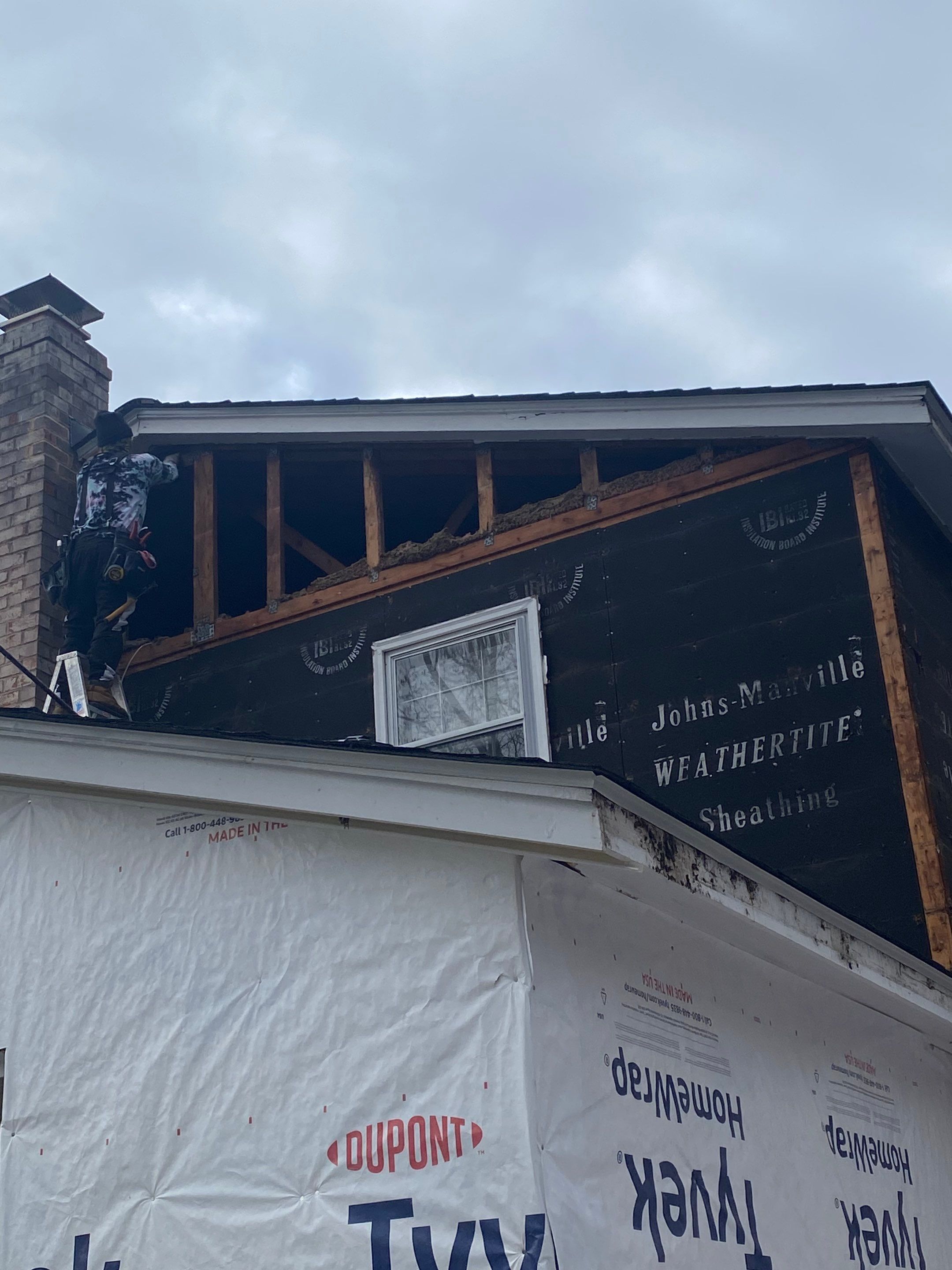 Springfield CertainTeed Charcoal Black Roof & CertainTeed Colonial White Siding by RM Banning, Inc.