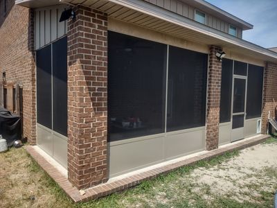 Screen Under in Gulf Breeze