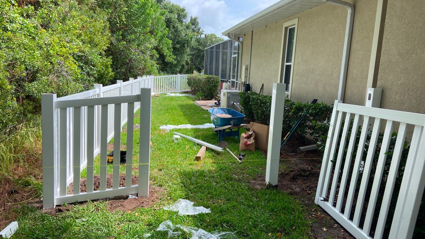 Bradenton, FL Vinyl Picket Fence Installation using White Vinyl Picket Fence by Asap fence and gates, LLC
