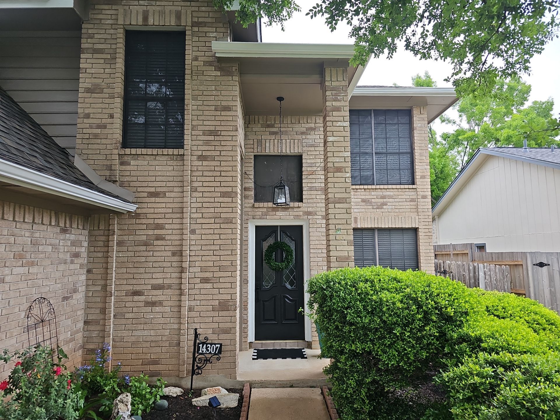 Siding Makeover by DeZign Roofing & Exteriors
