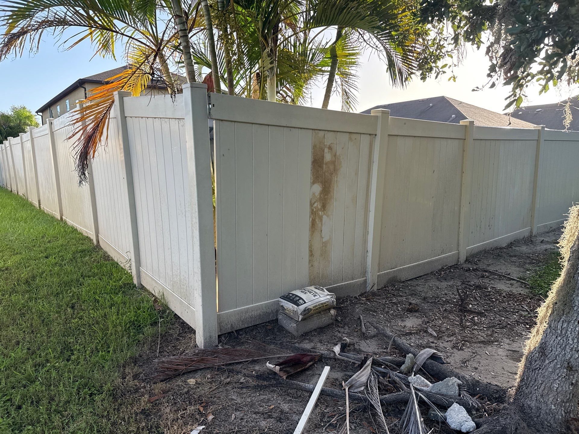 2-Story Stucco House Wash & Tan Vinyl Fence Cleaning | Sheffield Glen Palmetto, FL by Sunshine AquaWash
