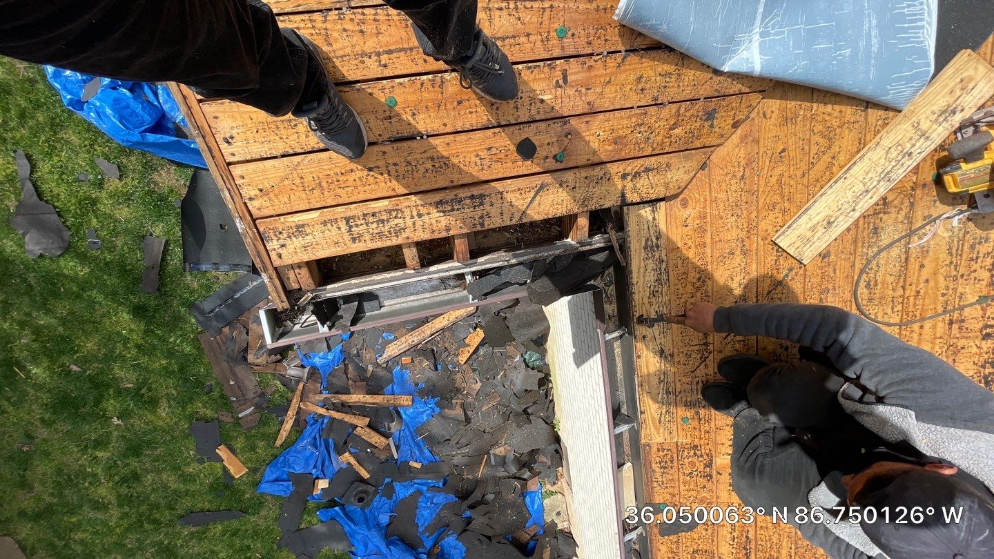 Residential Roofing Installation using Owens Corning Oakridge Roofing System by Undersun Roofing 