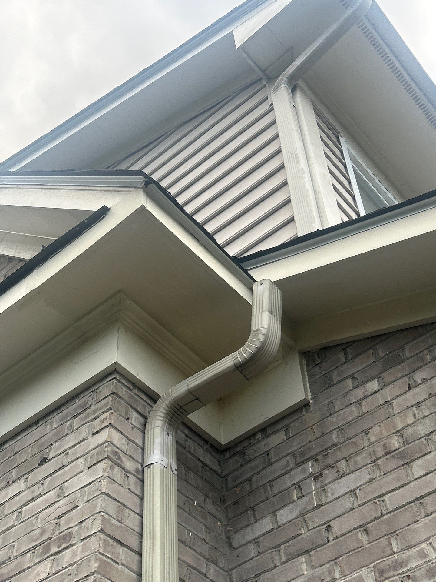 Great Falls : residential Roof with CertainTeed Landmark Pro in Max Def Moire Black  by RM Banning, Inc.