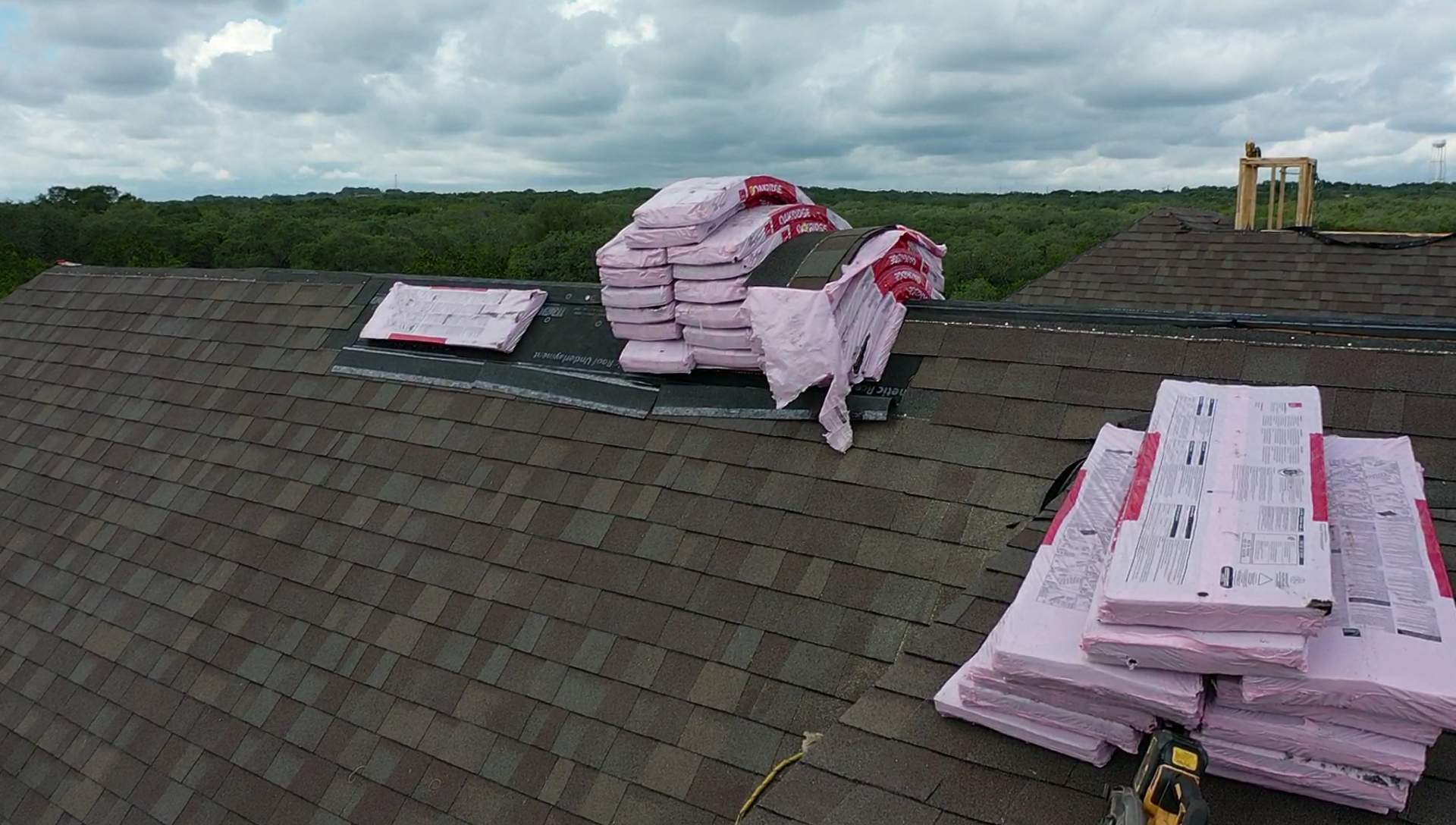 New Home Construction using Owens Corning 30 year Architectural Shingles by Premier Roofing and Contracting
