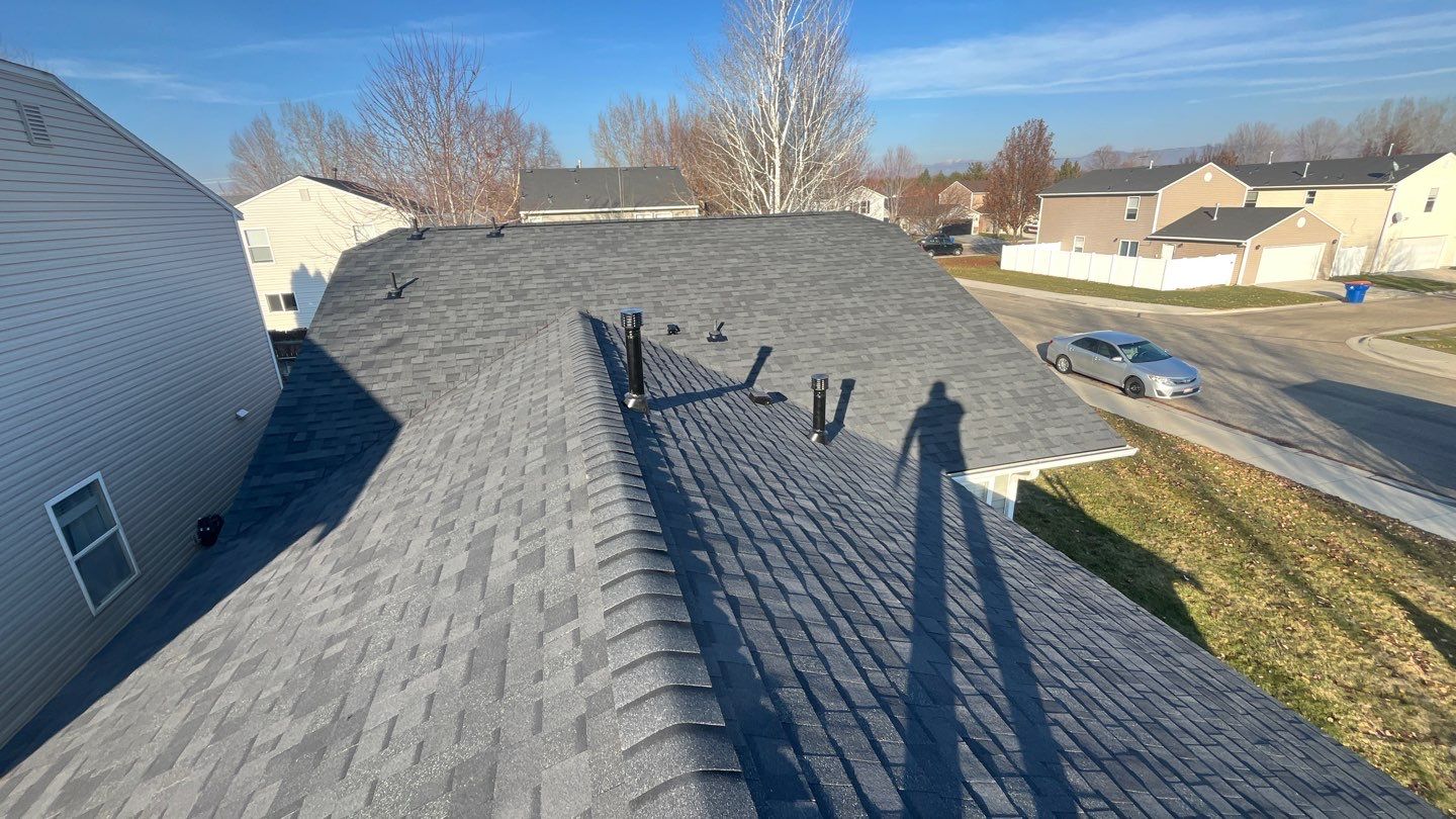 Fresh Roof, Fresh Look ā Charter Pointe Home Gets 2024ās Twilight Black Treatment by ID Roofing LLC