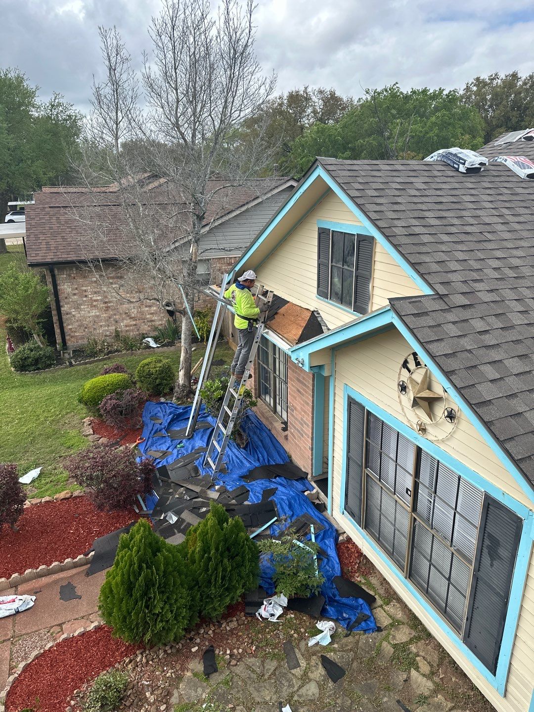 Residential Roofing Installation using Owen's Corning Duration (Lifetime) Shingles by Roof Repair Company