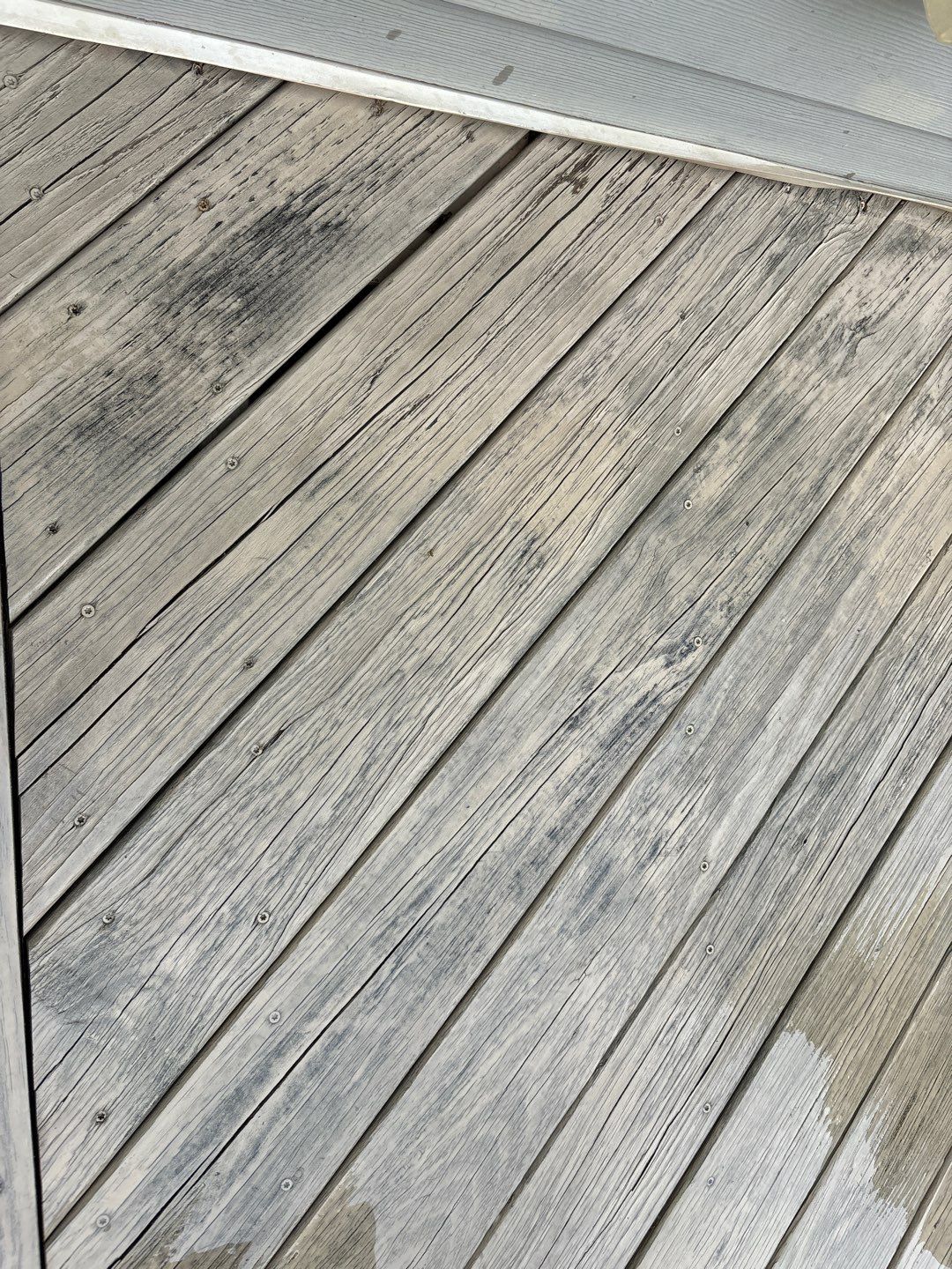 Weathered Deck using AcryFin by DuraSeal