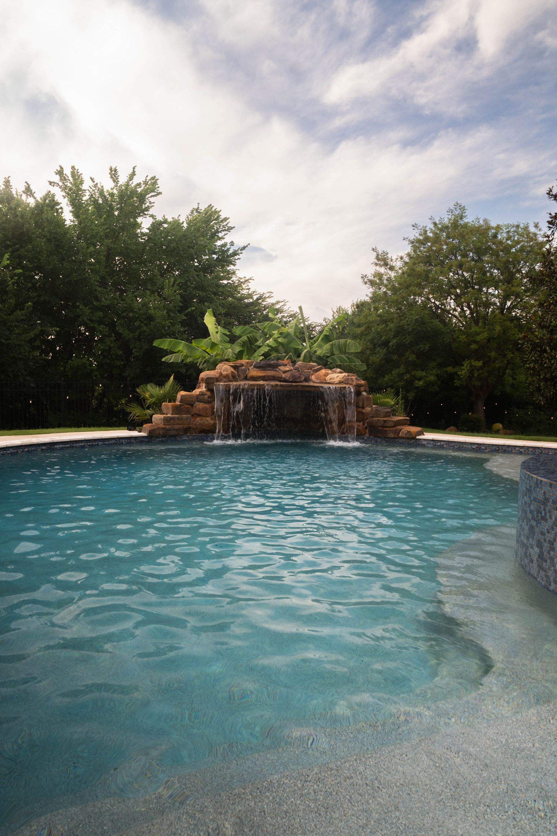 Large Freeform Resort-Style Pool by Pinnacle Pools and Spas - DFW
