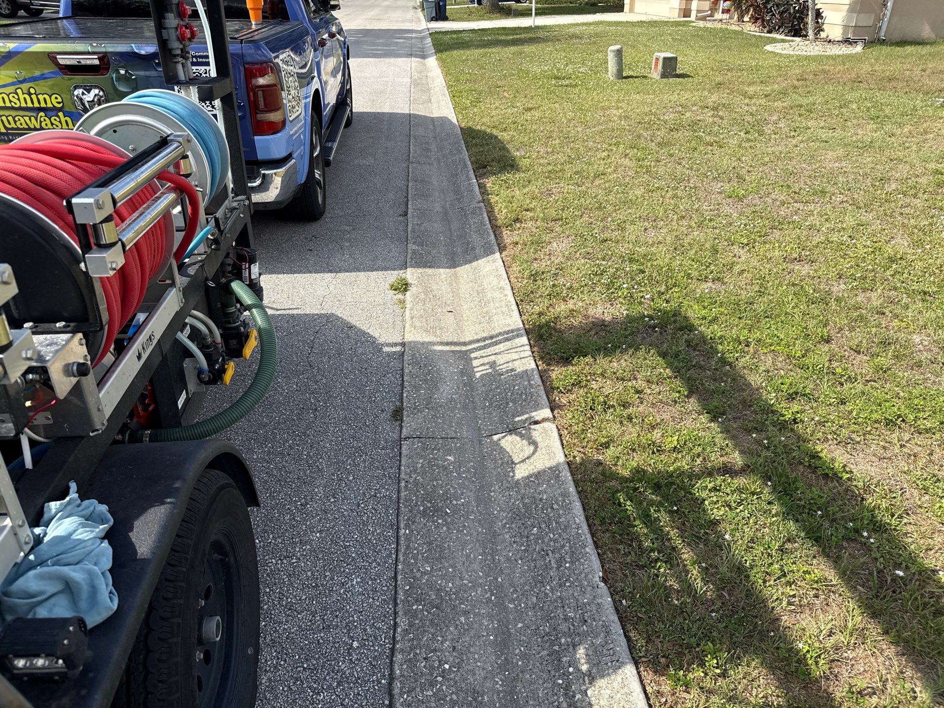 Concrete Driveway Cleaning in Arbor Creek Community – Palmetto, FL by Sunshine AquaWash