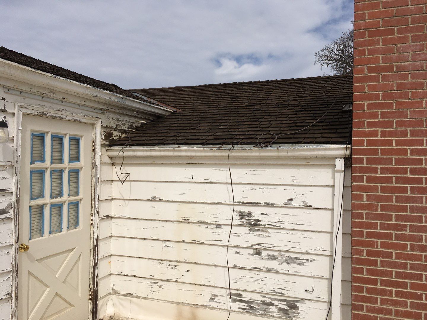 Residential Roofing Installation using Standing seam metal roofing system by Straight Edge Roofing Inc