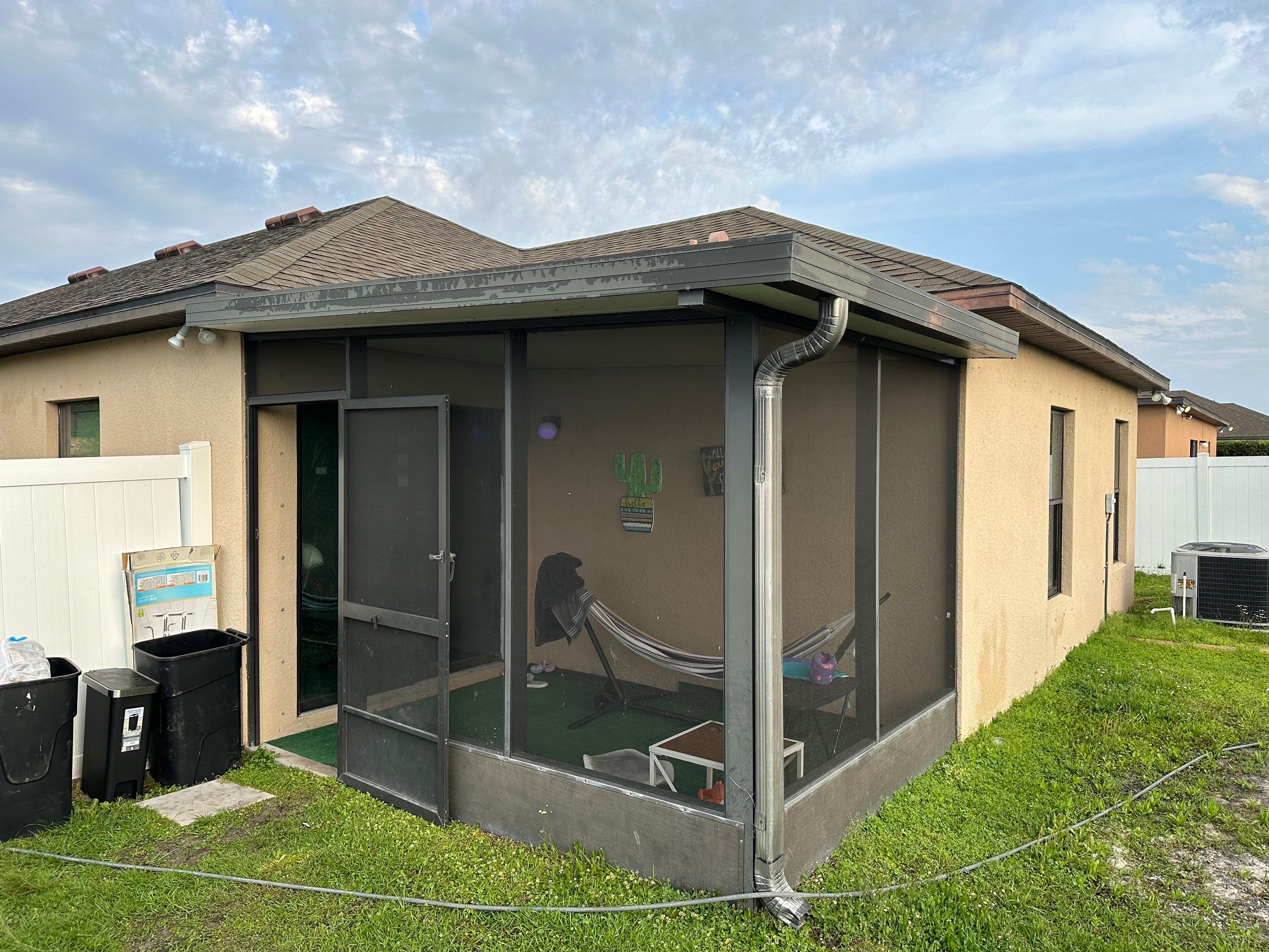 House Wash & Driveway Cleaning in Palmetto Estates Community, Palmetto, FL by Sunshine AquaWash