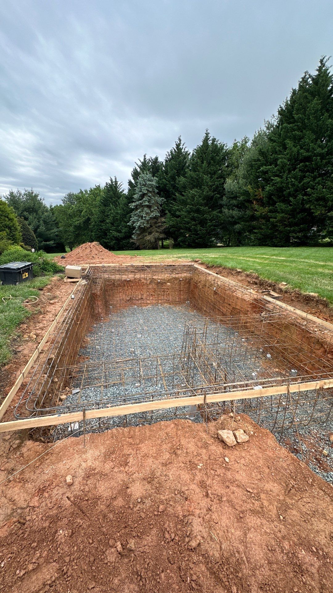 Gunite Pool and Spa with Autocover by Elysium Pools