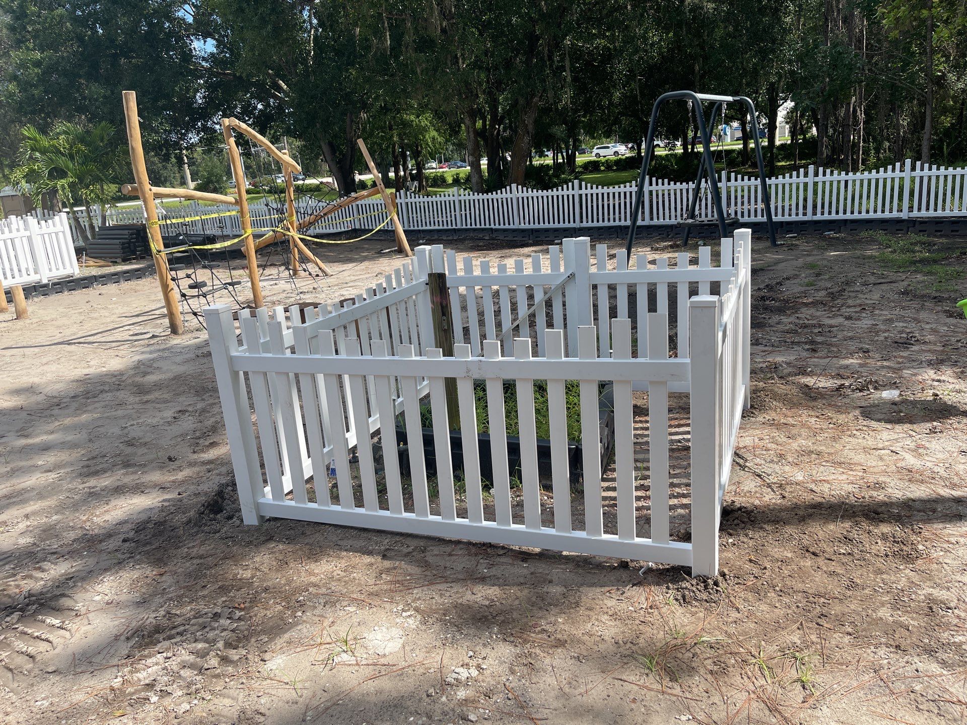 Bradenton, FL  4 ft. Tall Concave Vinyl Picket Fence by Asap fence and gates, LLC