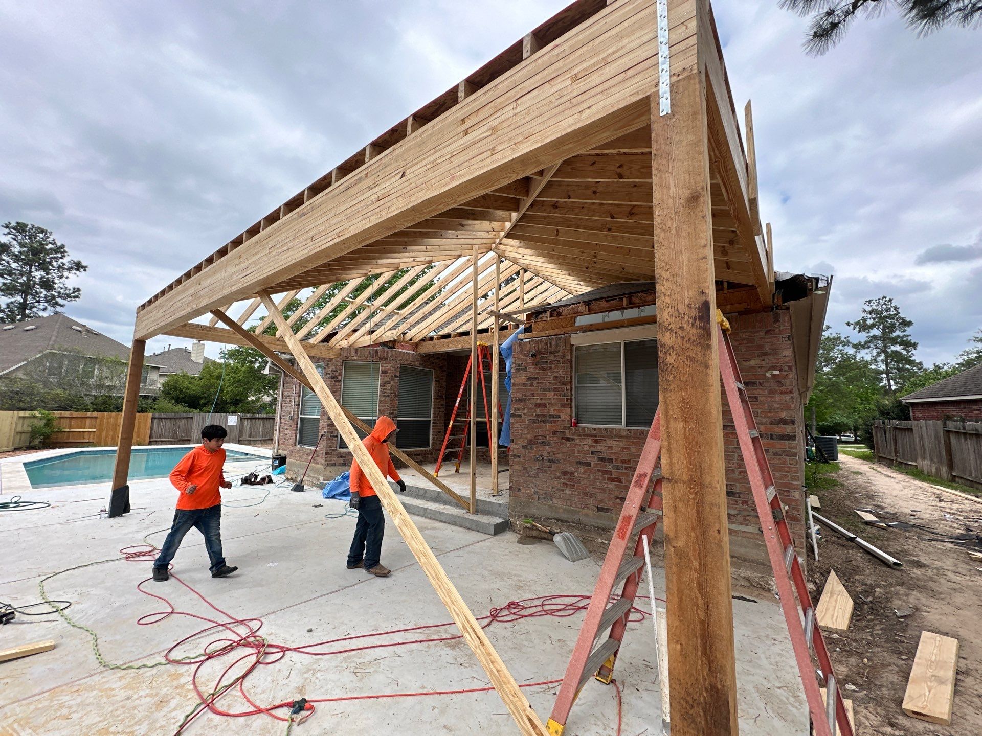 Pool, Patio Cover and Summer Kitchen in Sterling Ridge by SophAlx LLC