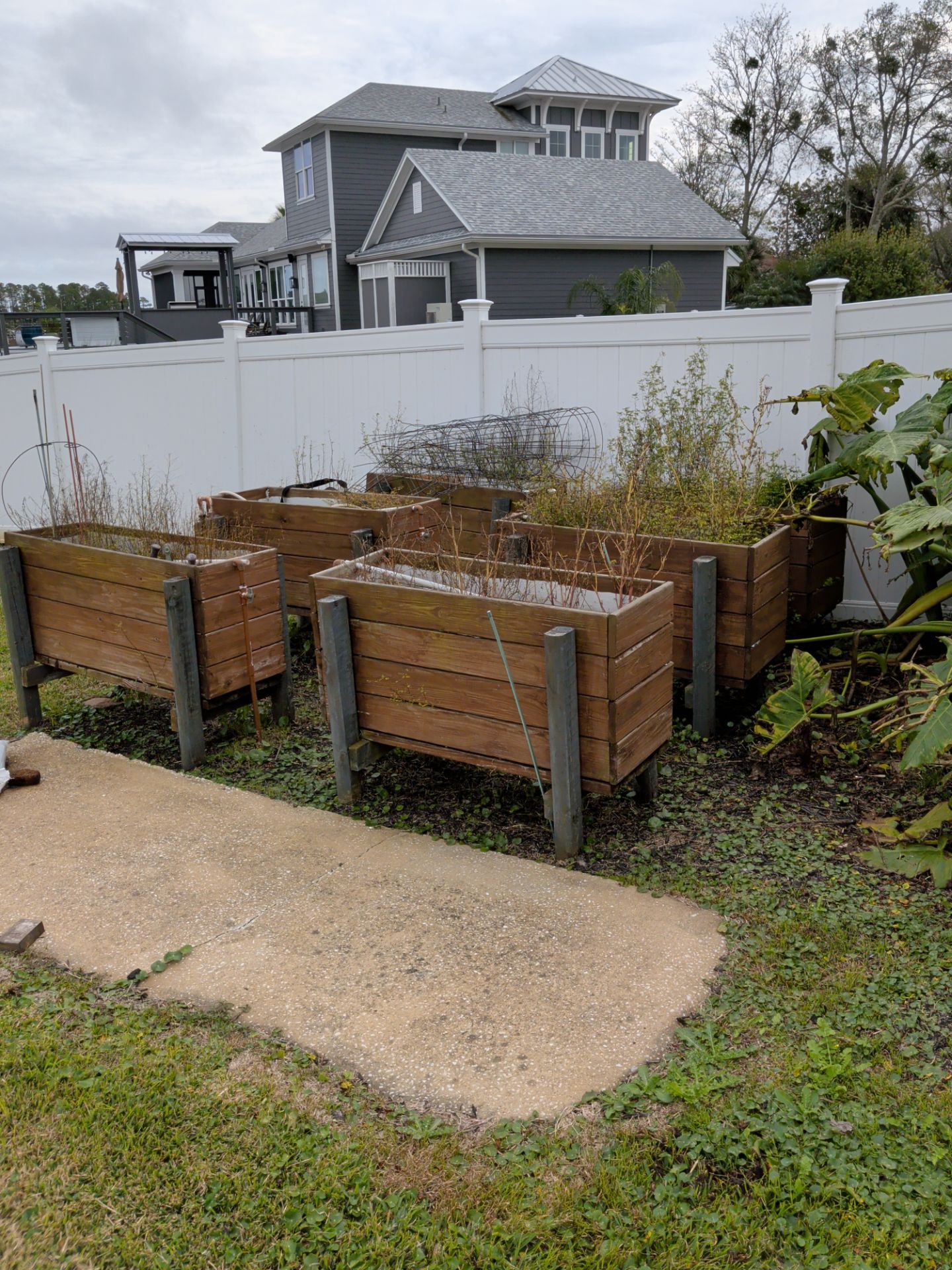 Flower Bed & Property Cleanup San Pablo area — Jacksonville Beaches, FL by Harmoni Home Services