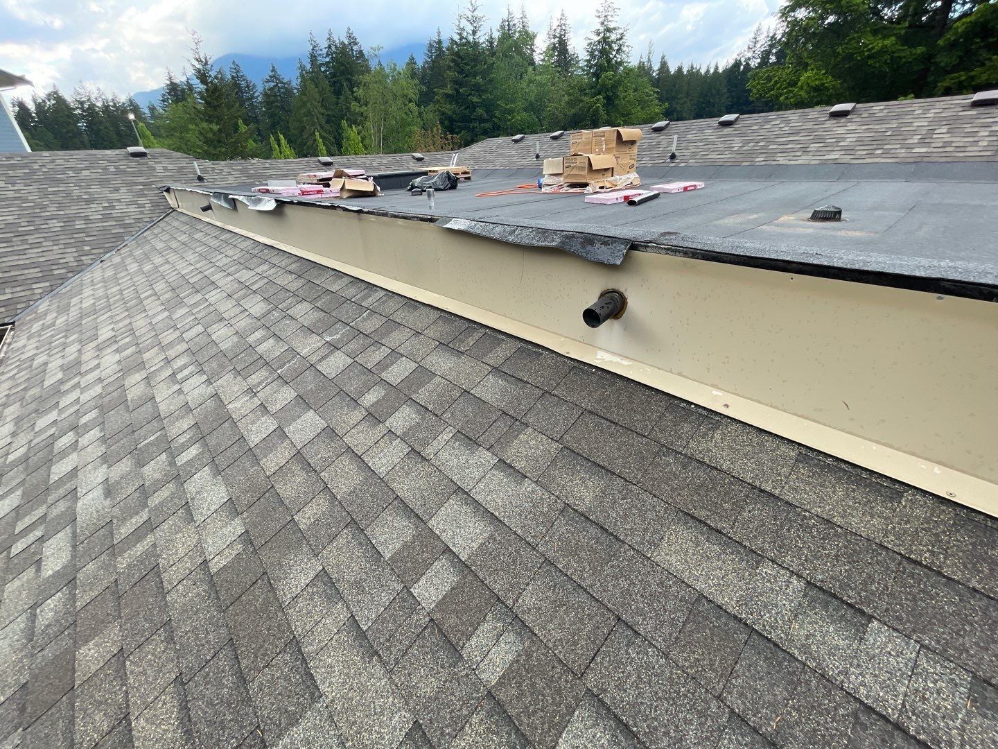 Residential ReRoofing Installation using OC Oakridge shingles by Top Notch Roofing Inc