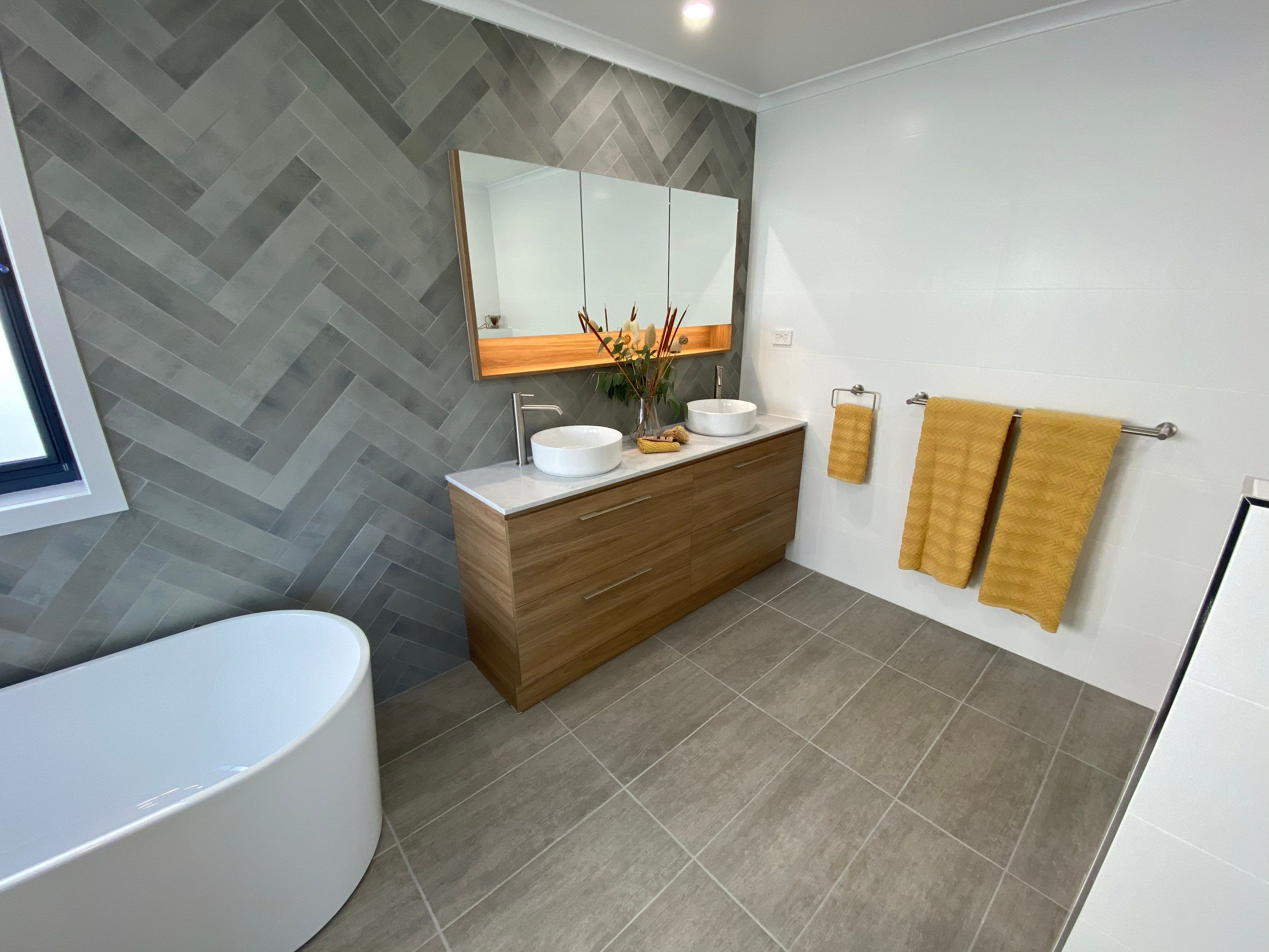 Large Ensuite Renovation by Re-seal Bathrooms