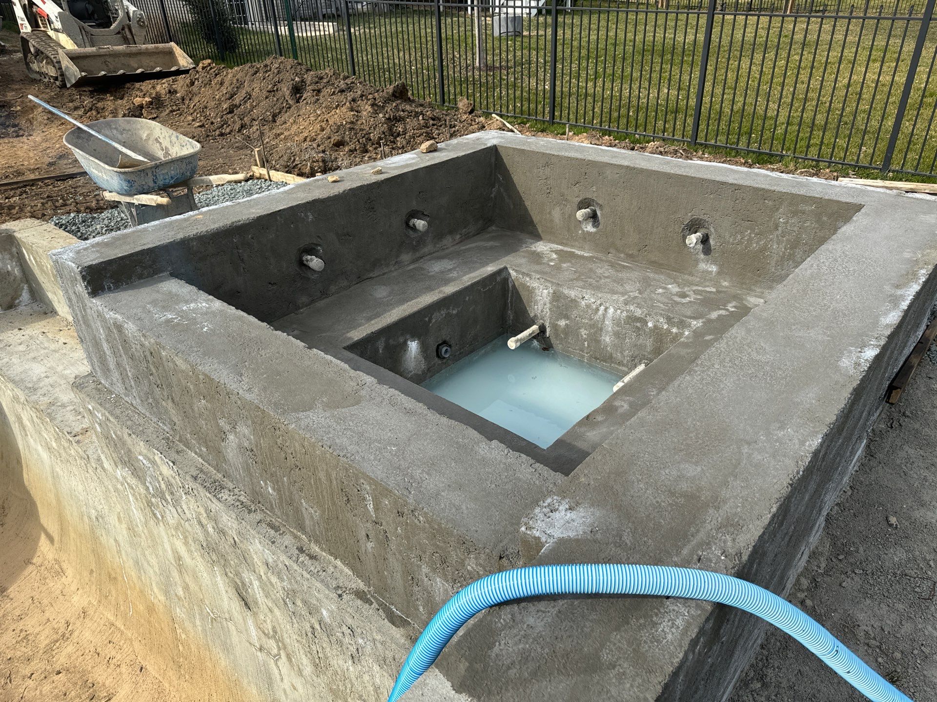 Gunite Pool w/ Spa and Water Features by Elysium Pools