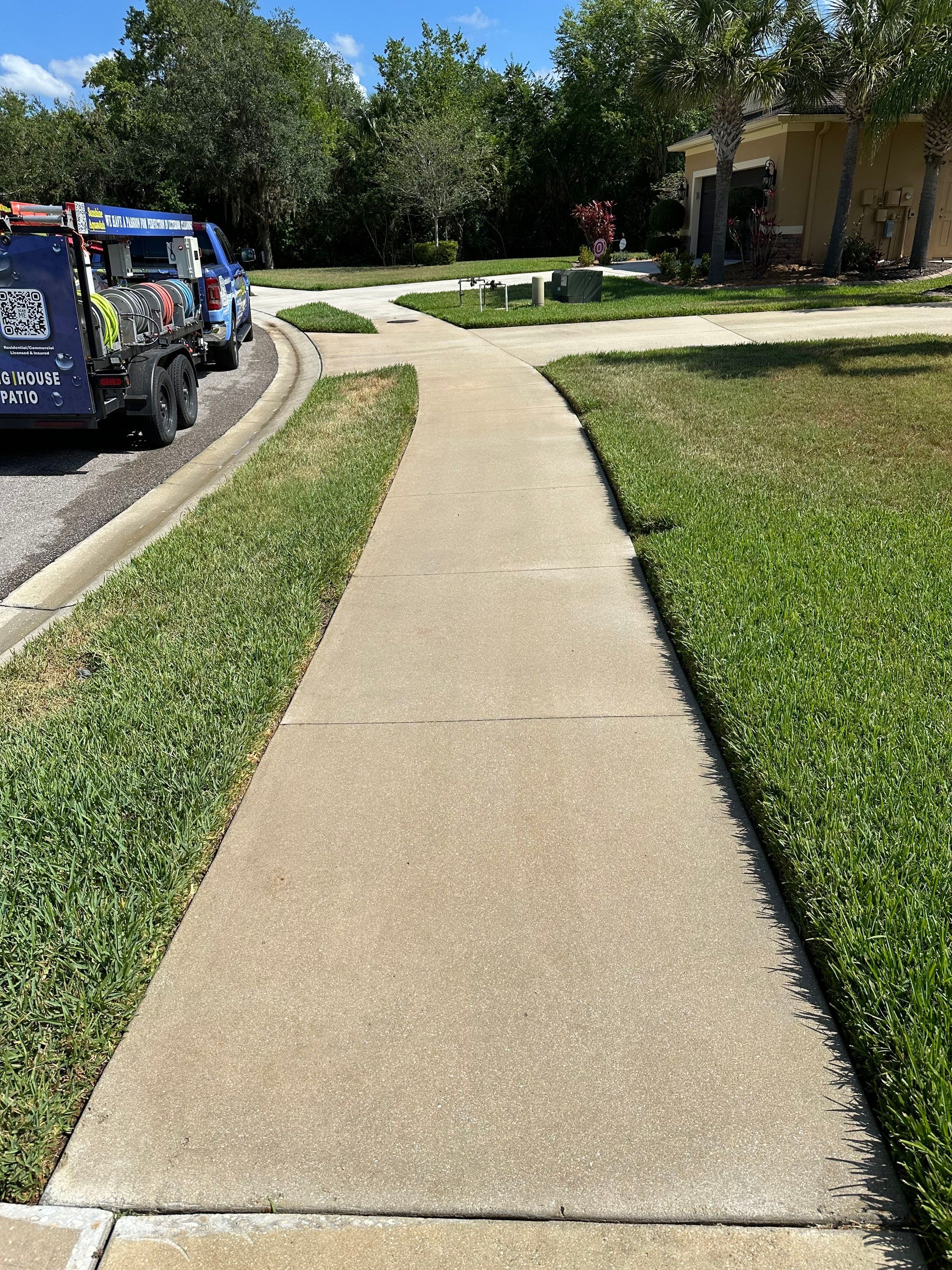 🚗 Concrete Driveway & Sidewalk Cleaning – Old Mill Preserve, Palmetto, FL by Sunshine AquaWash