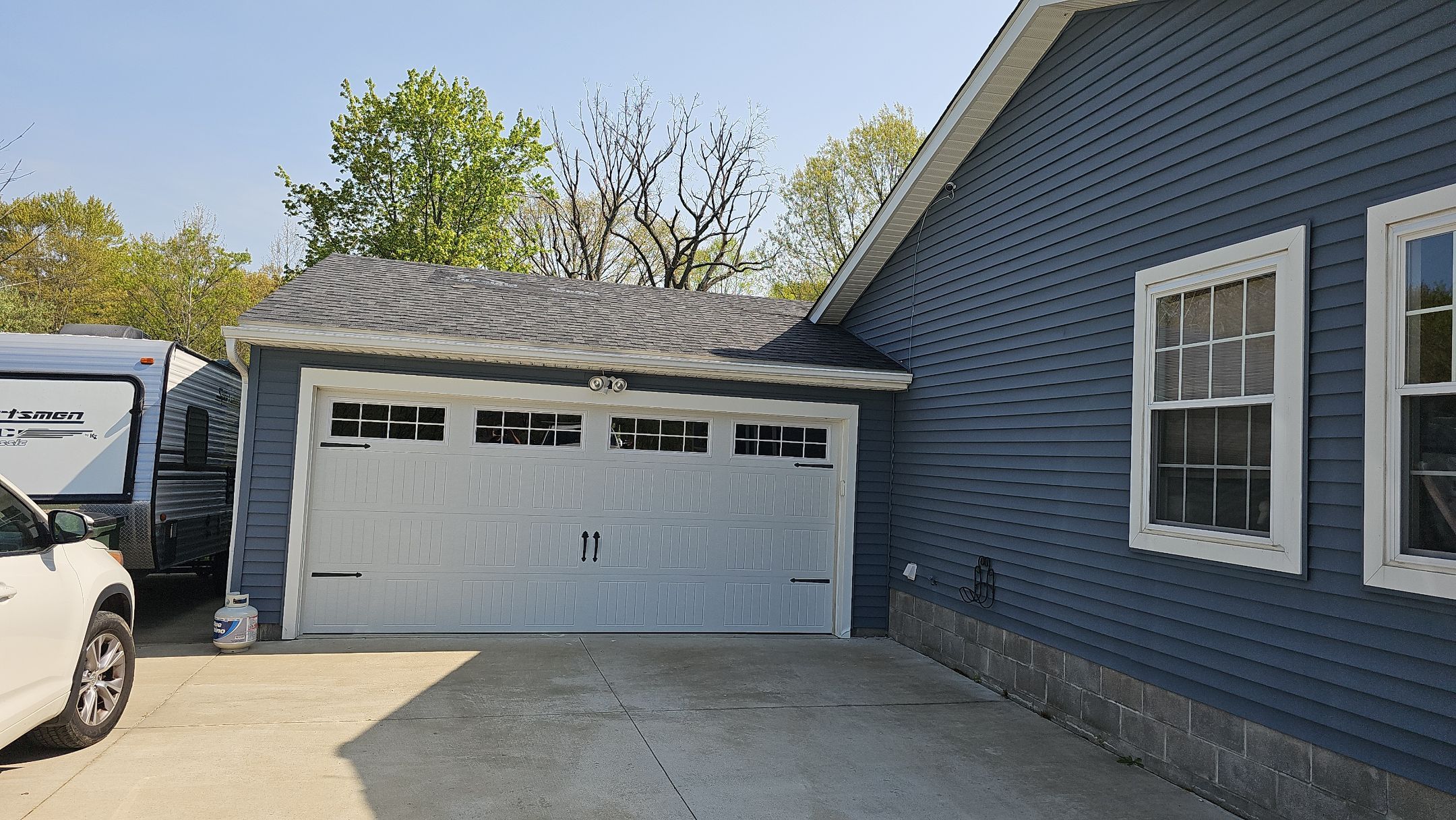 ATLAS PINNACLE COLOR: PRISTINE BLACK by Eagle Eye Roofing