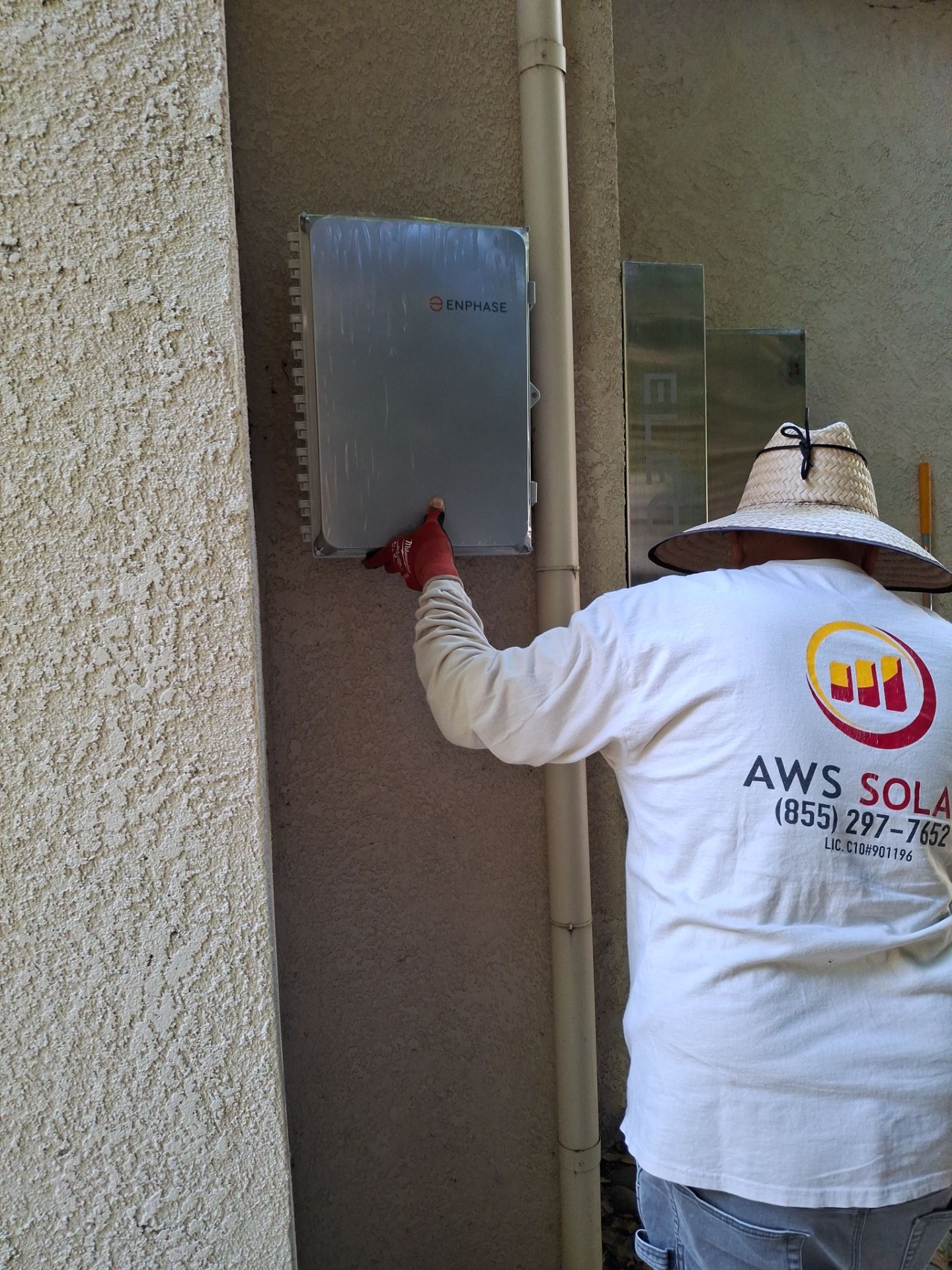 Seventeen Panel Solar Energy System in Los Angeles by AWS Solar